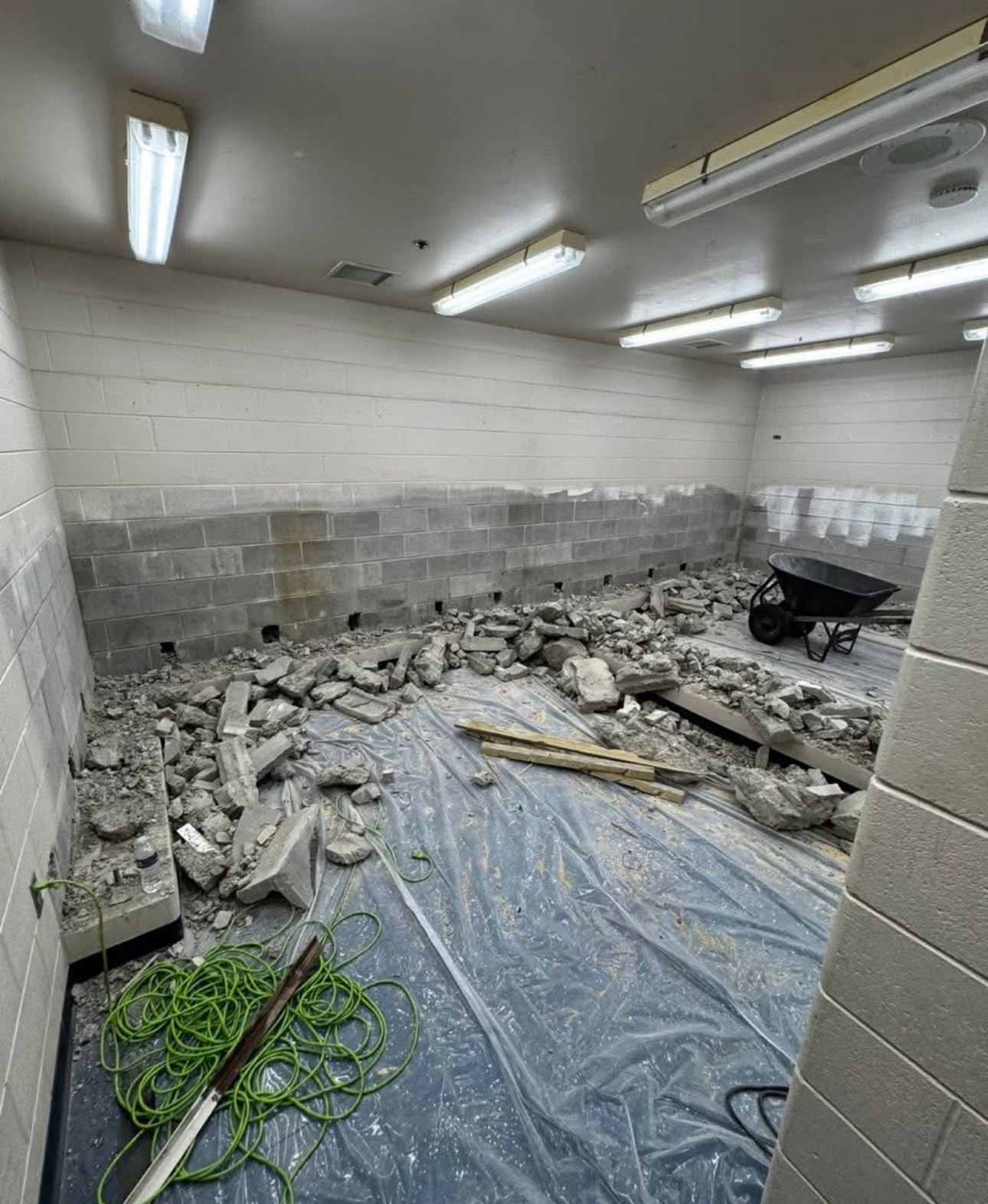 {{ custom_values.service_4 }} in {{custom_values.area_3})