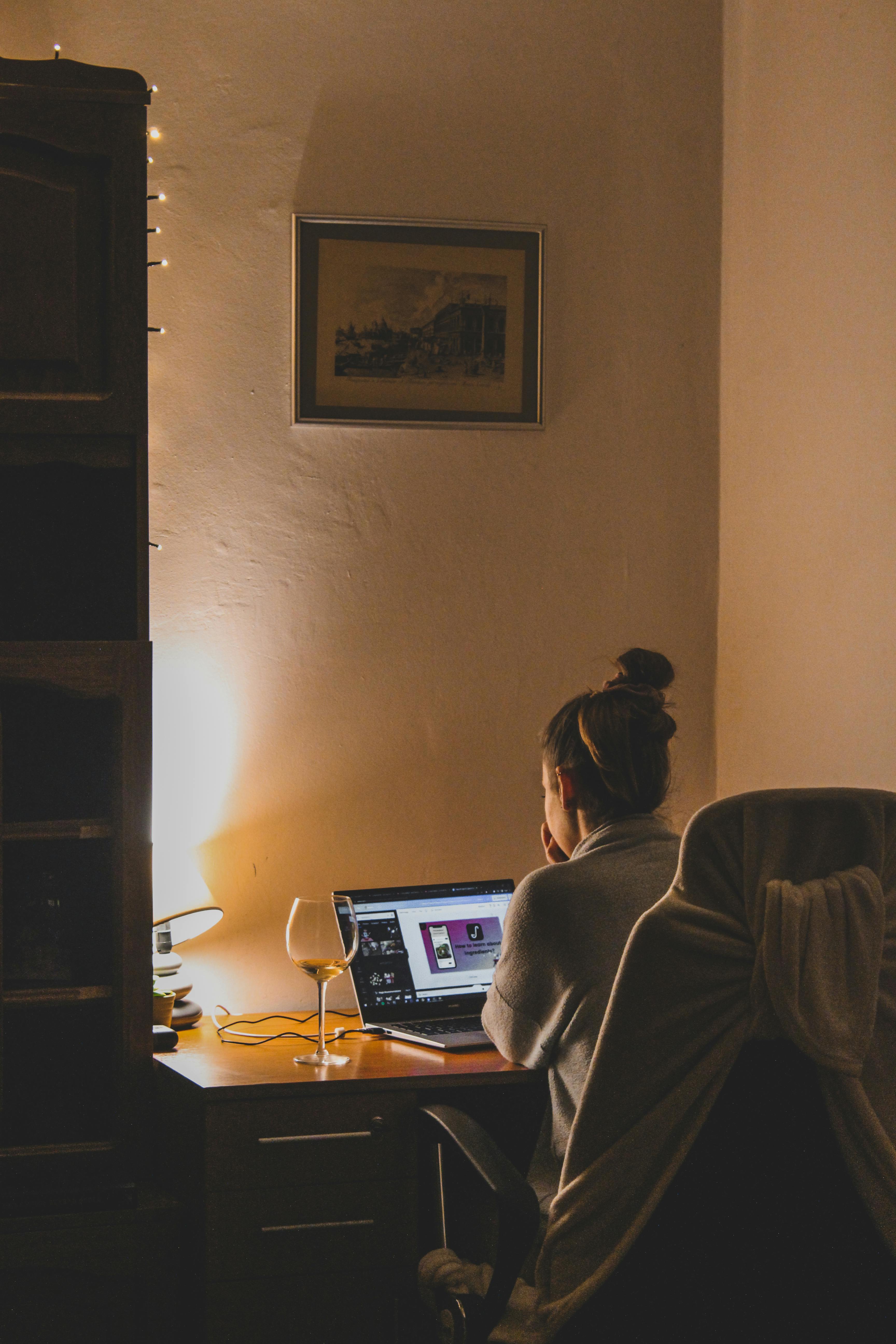 A service provider working alone at a desk late in the evening, laptop open, trying to stay on top of social media content without a clear plan behind it. A service provider working alone at a desk late in the evening, laptop open, trying to stay on top of social media content without a clear plan behind it.