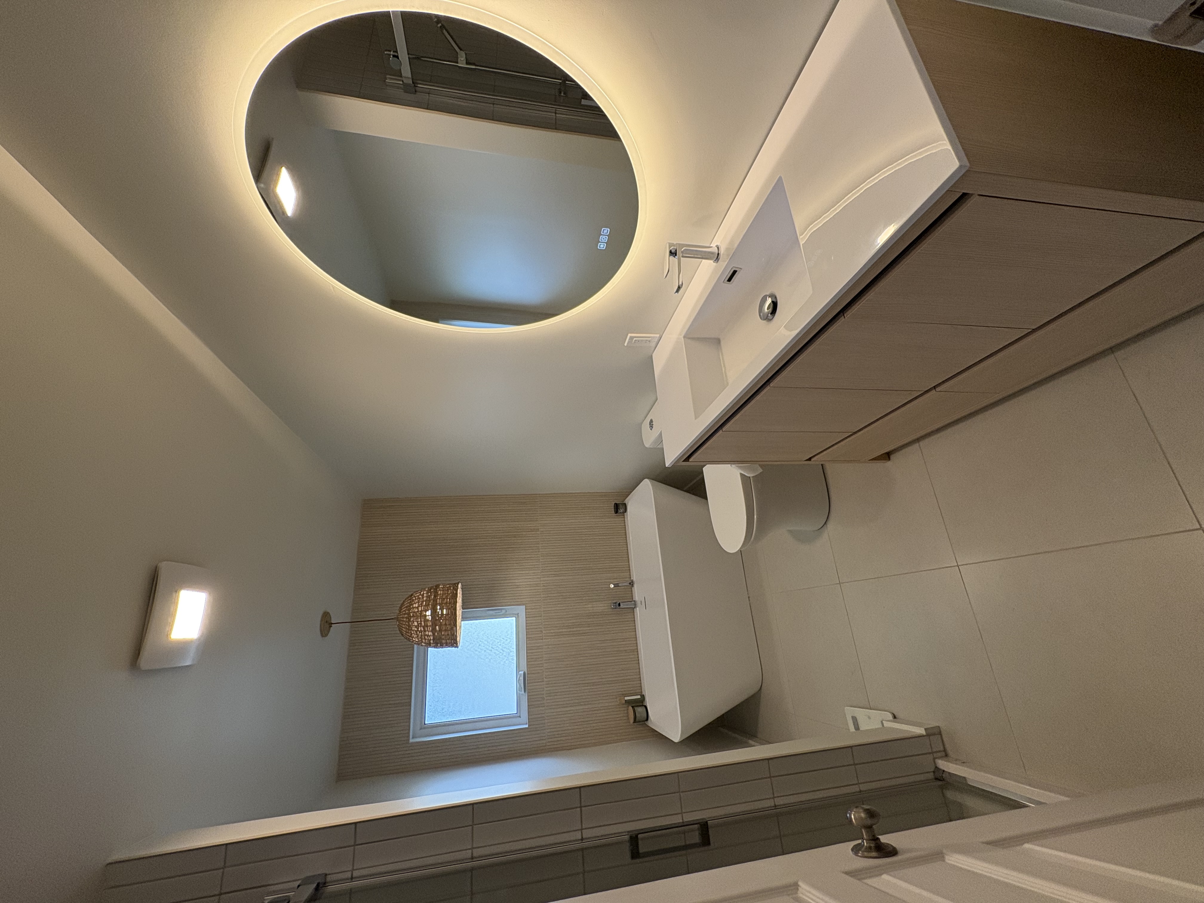 Rénovation salle de bain contemporaine par Les Constructions Gadbois