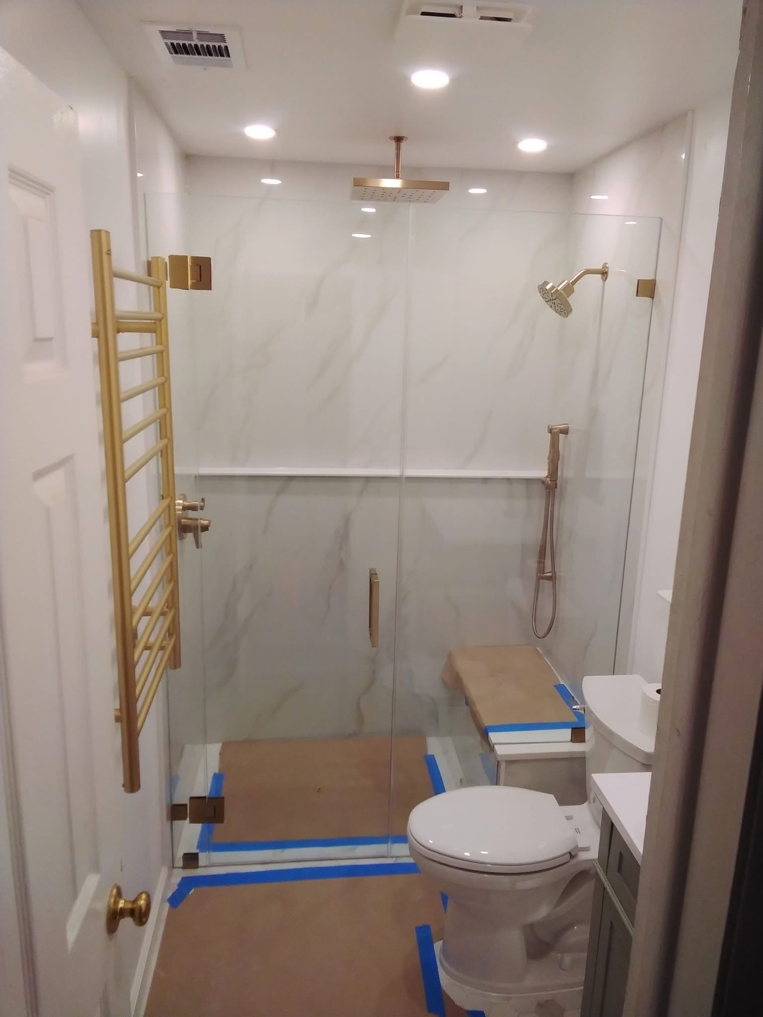 Rénovation salle de bain moderne par Les Constructions Gadbois