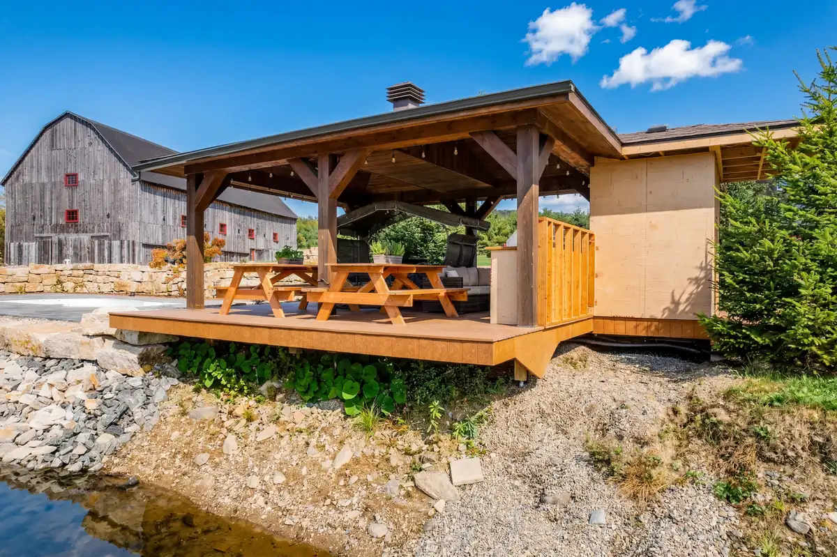 Residential deck supported by Postech screw piles