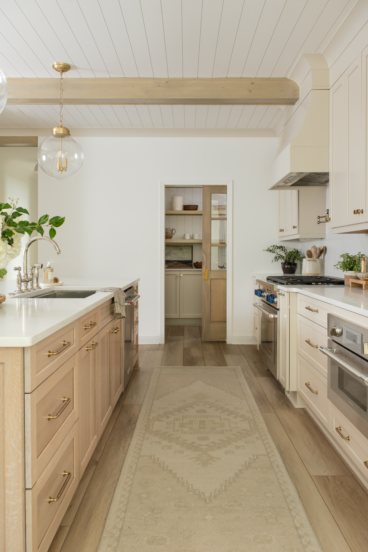 Coastal kitchen designed by Cass Design Co.