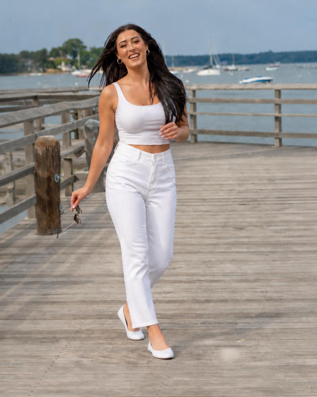 Mujer disfrutando una vida activa y saludable