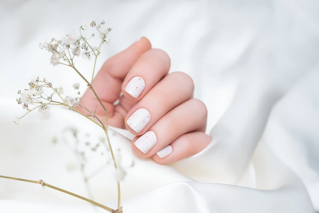 No-chip manicure on natural nails