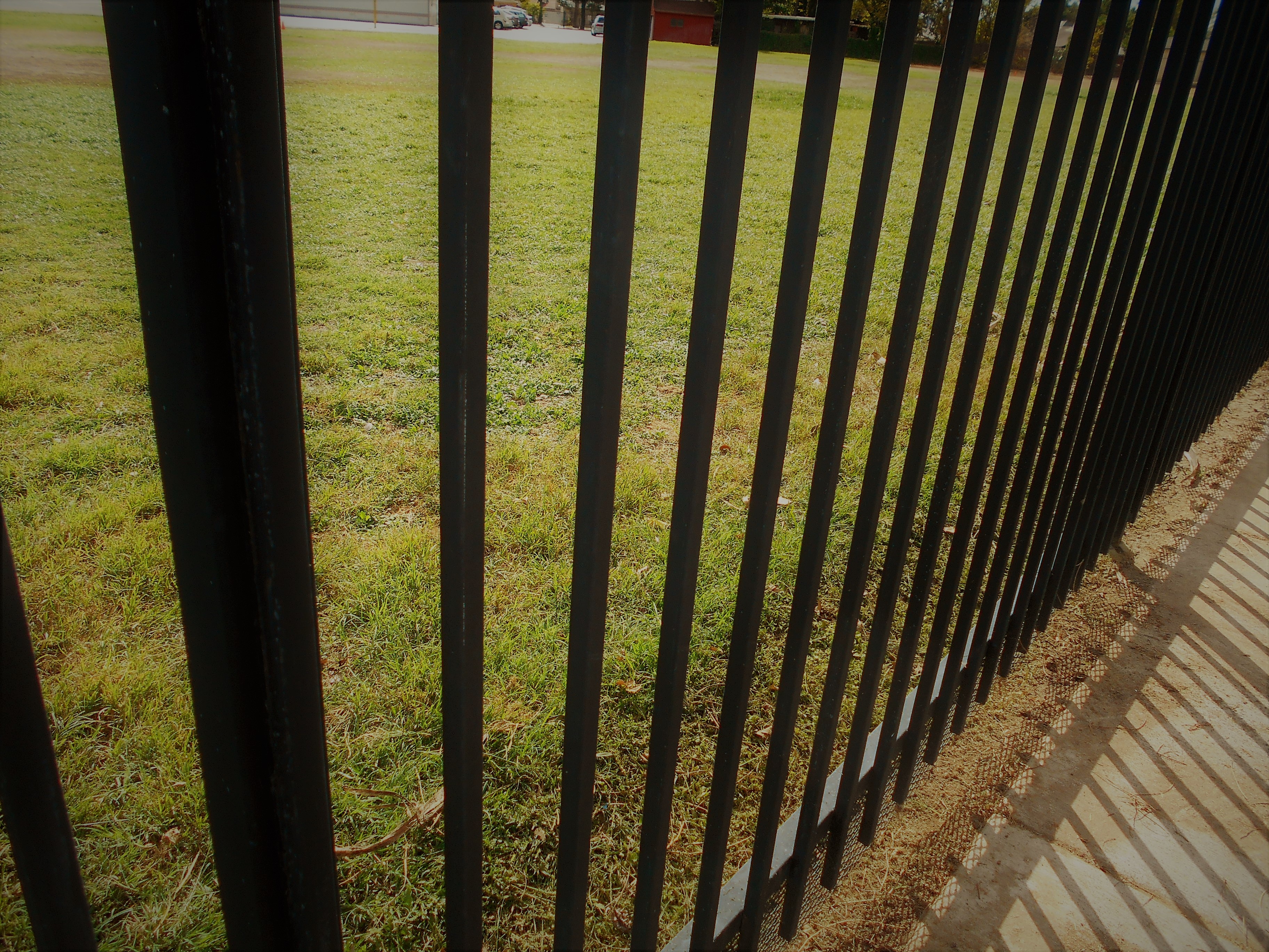 Metal fence installation in Beaverton Oregon