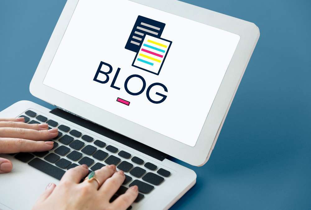 a laptop that has the Blog on the screen