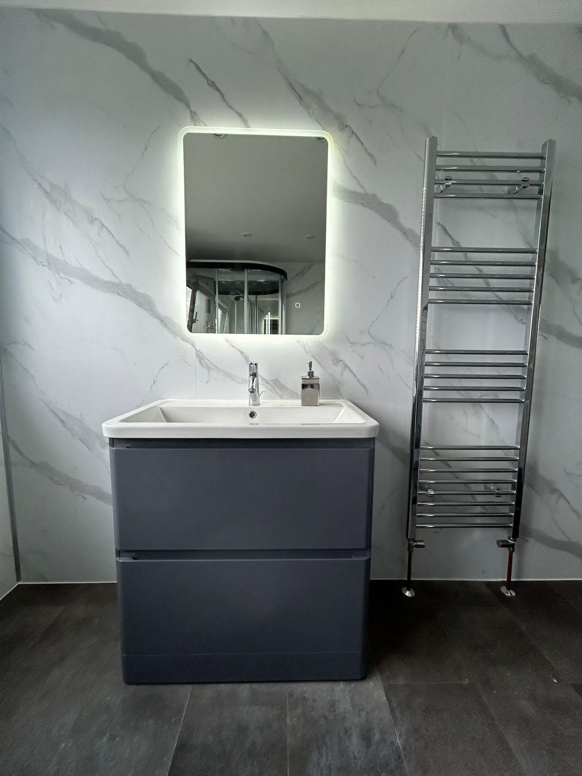 Kitchen & Bathroom