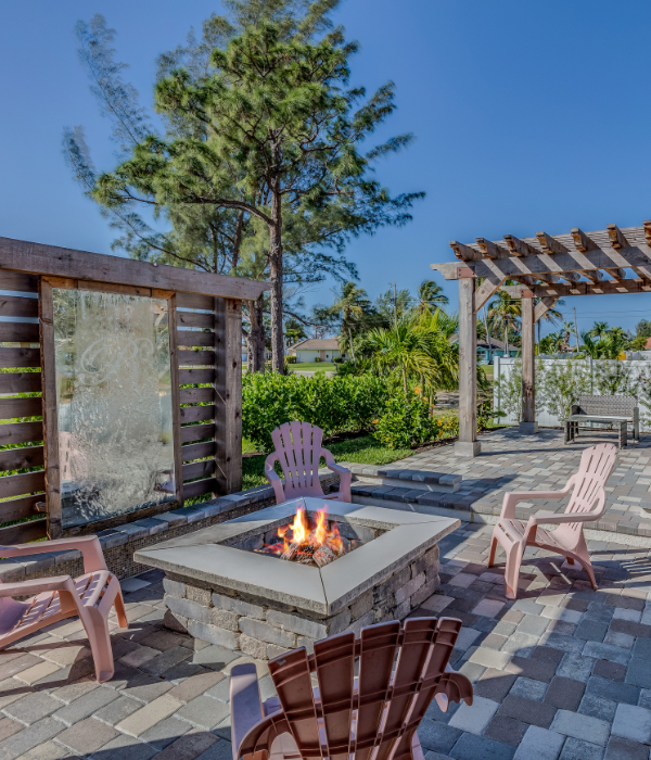 Palm Harbor Paver patio with fire pit