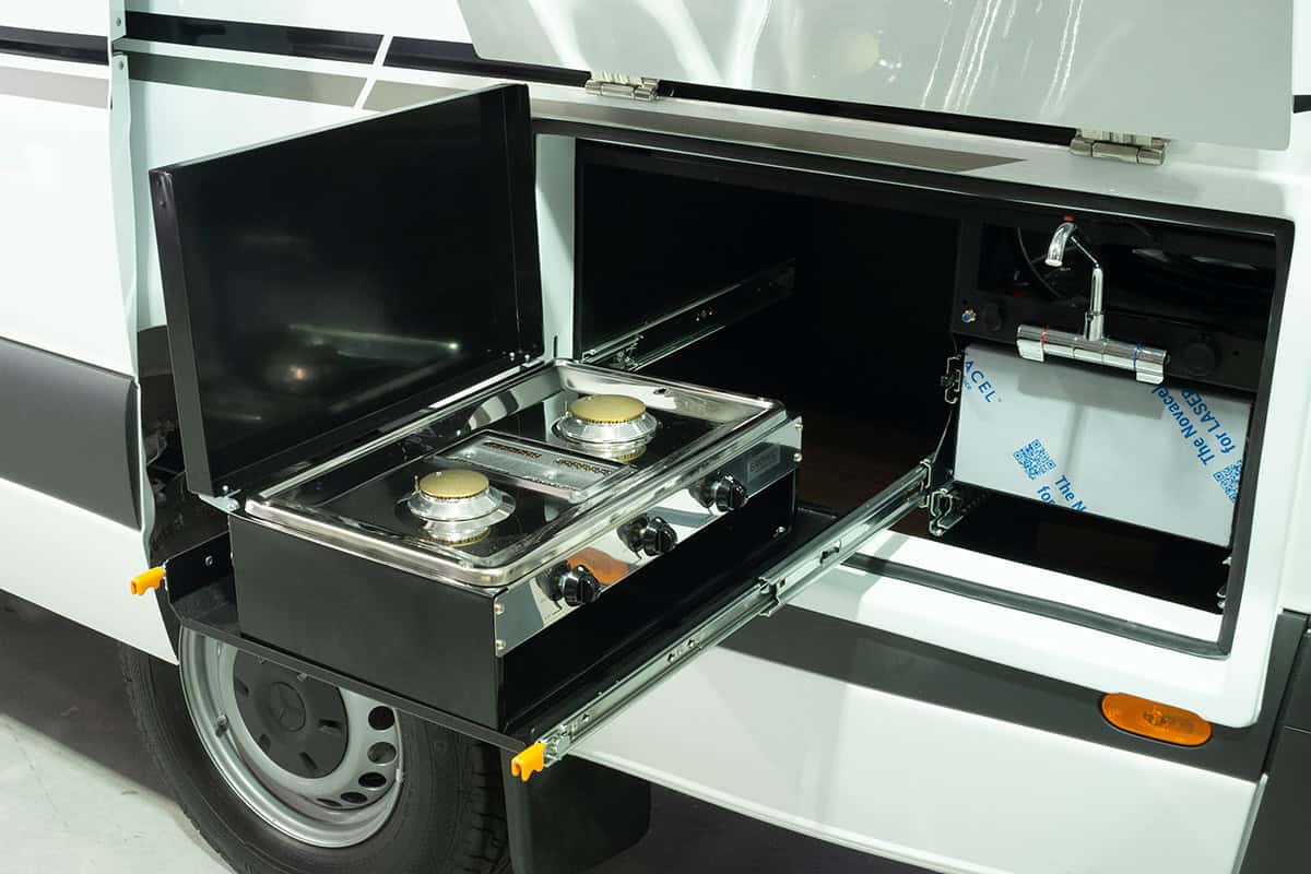 Two-burner gas cooker
