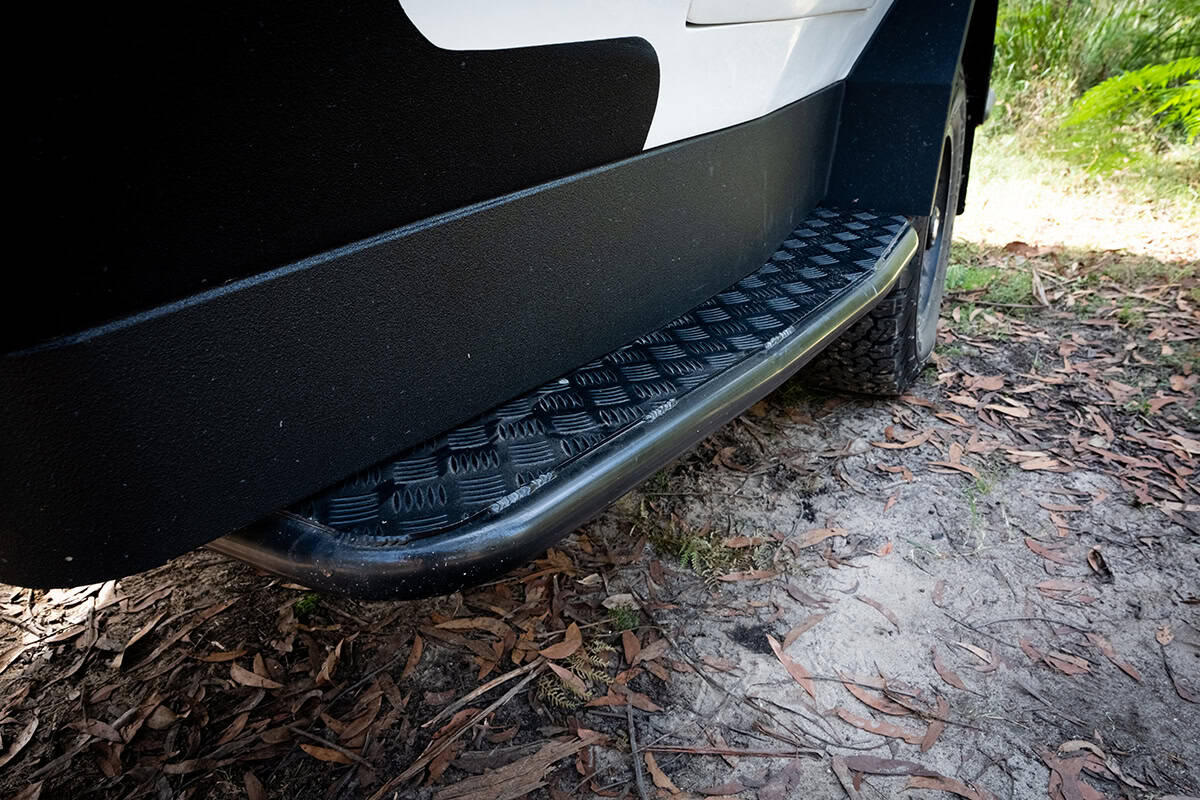 Kube retractable entry step