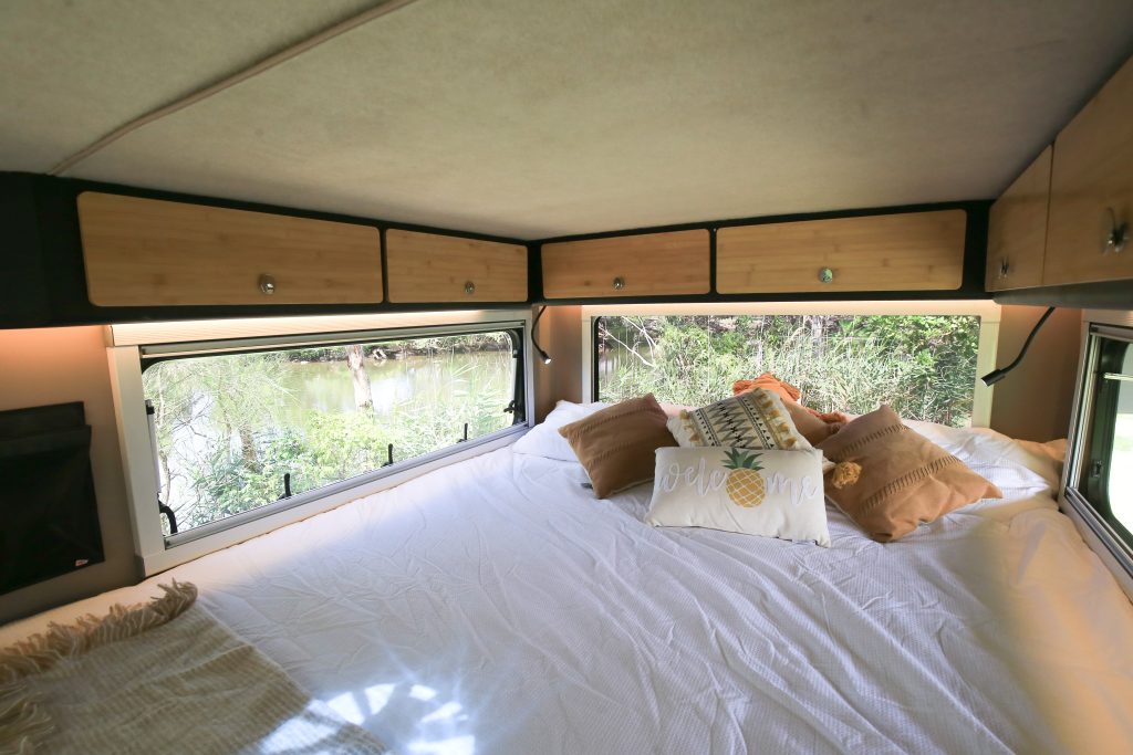 Kube king bed