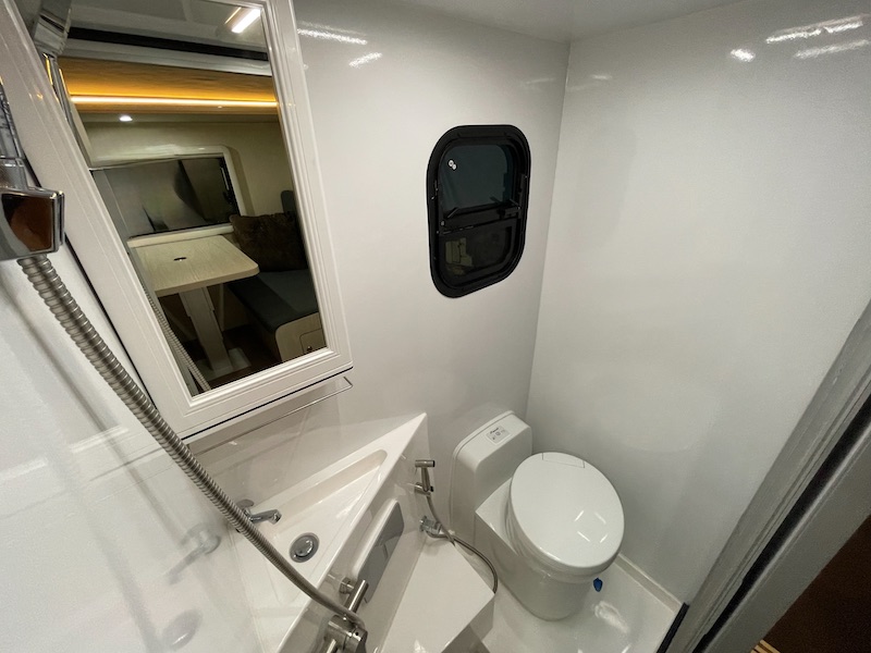 UteCabin King Class gallery image 9