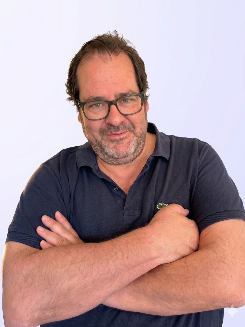 Foto oficial de Javier León Cabezas, AI Strategy Director & Lead Engineer en SolucionIA