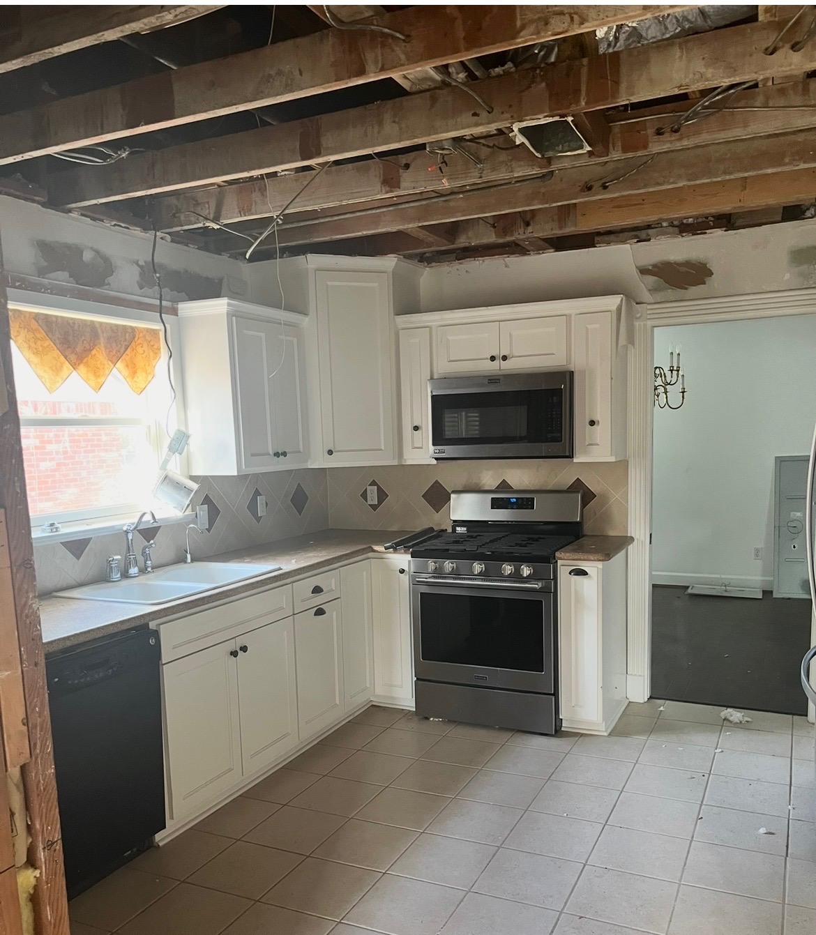 The same kitchen in Houston, TX before the remodel