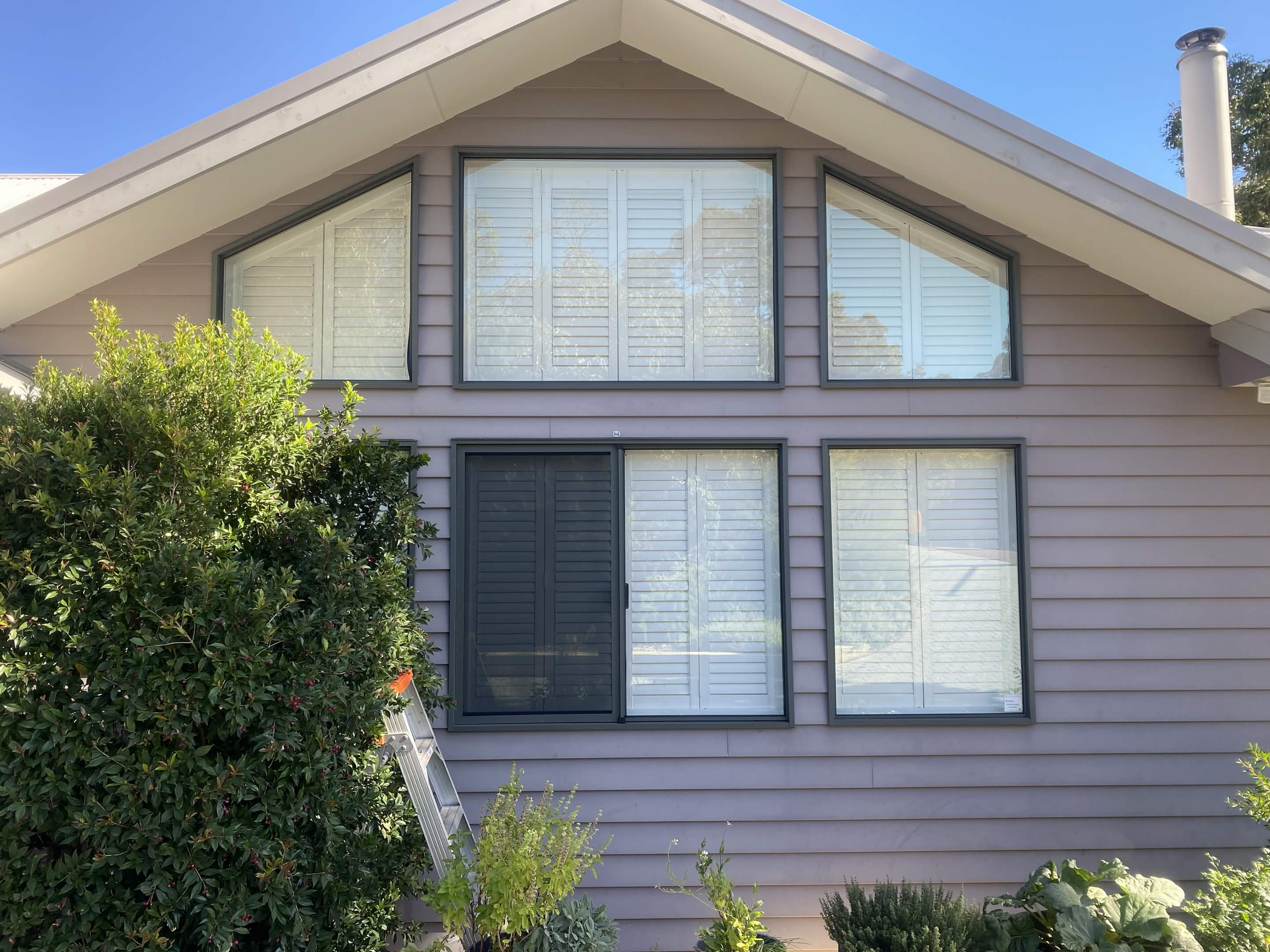 Clean windows and frames on a Perth home, upstairs and down