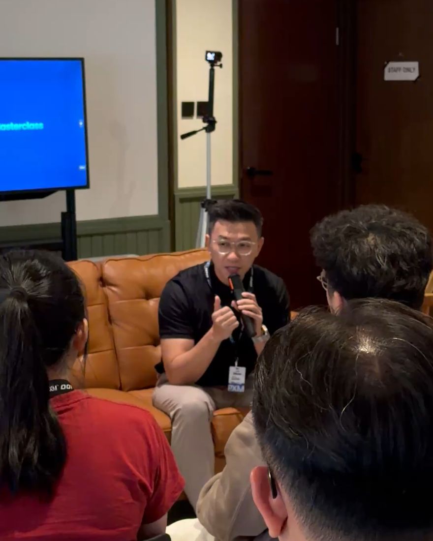 Dixon Teo 在線下課程中與學員分享