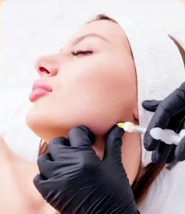 A Kybella injection being administered under the chin