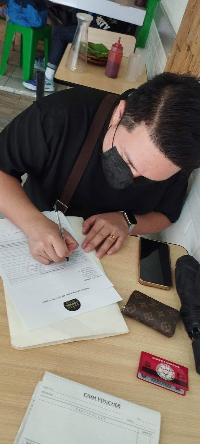 Franchisee contract signing