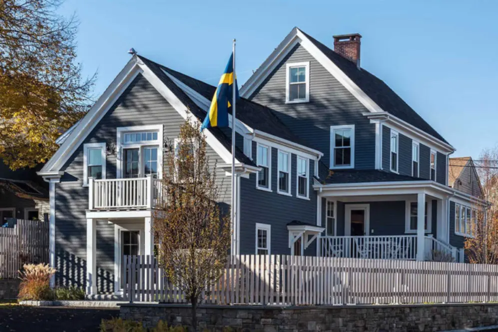 Residential house exterior painting project by Minute Men Painters in Portsmouth, New Hampshire