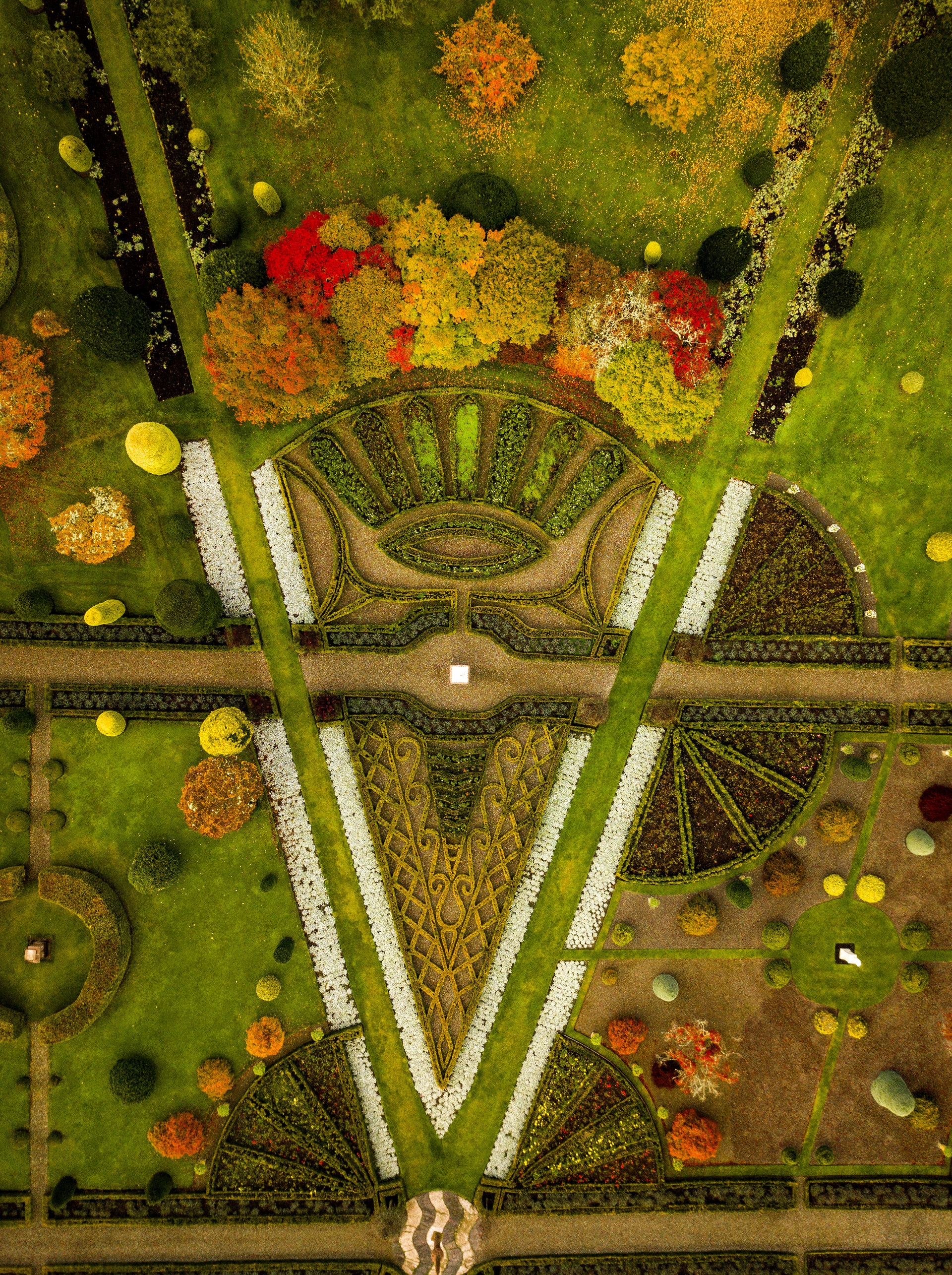 The formal parterre seen from directly above