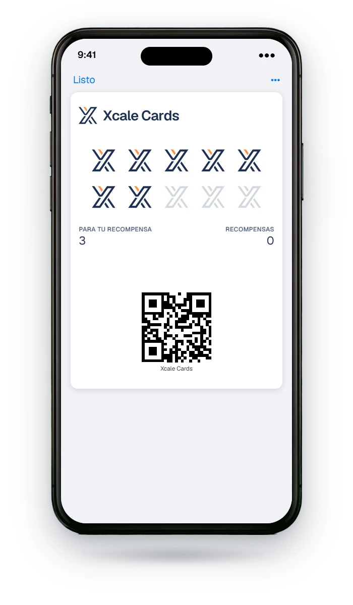 Un iPhone con una tarjeta de lealtad digital de Xcale Cards en el Wallet: siete de sus diez sellos con la X de la marca.