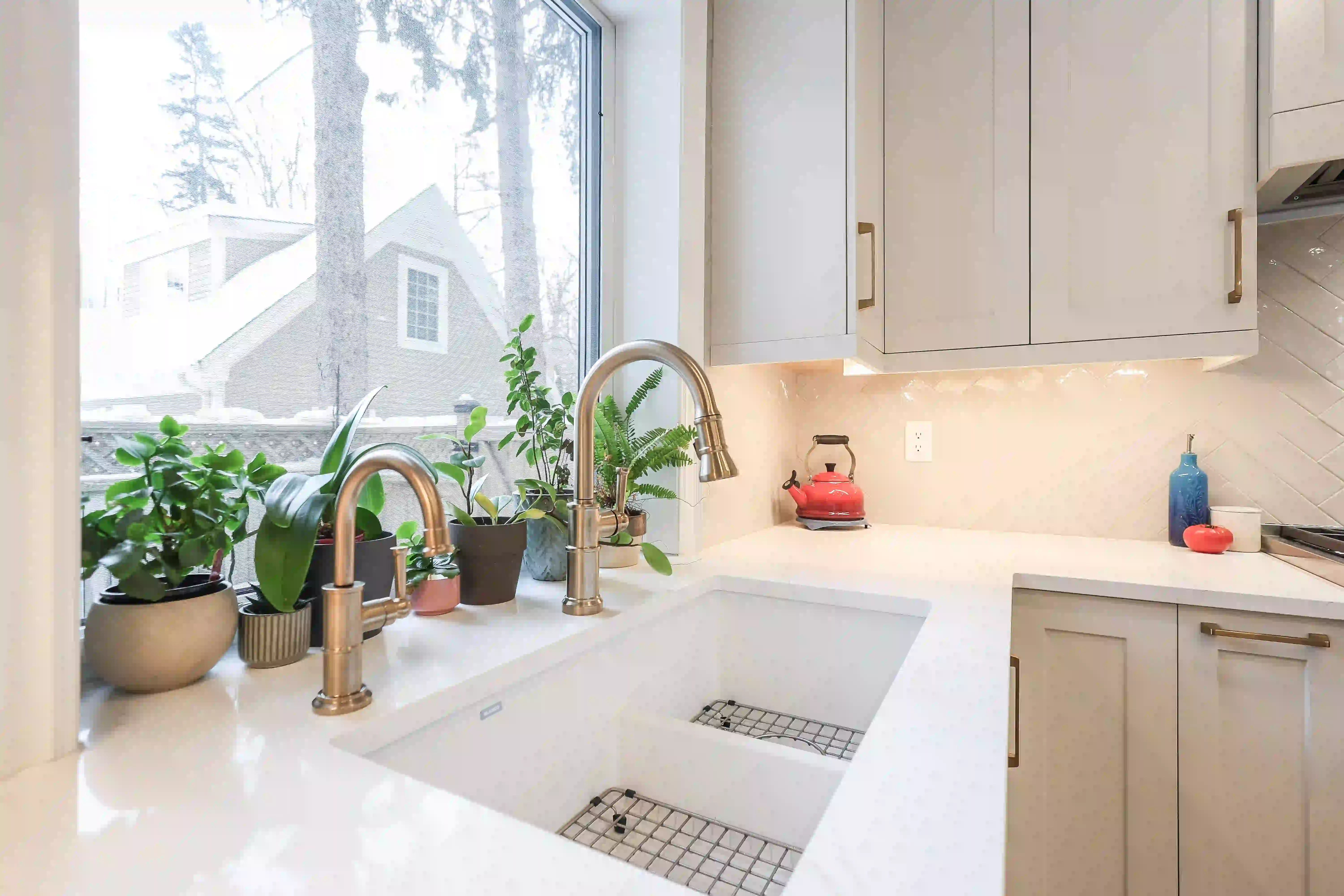 Farmhouse sink and range wall