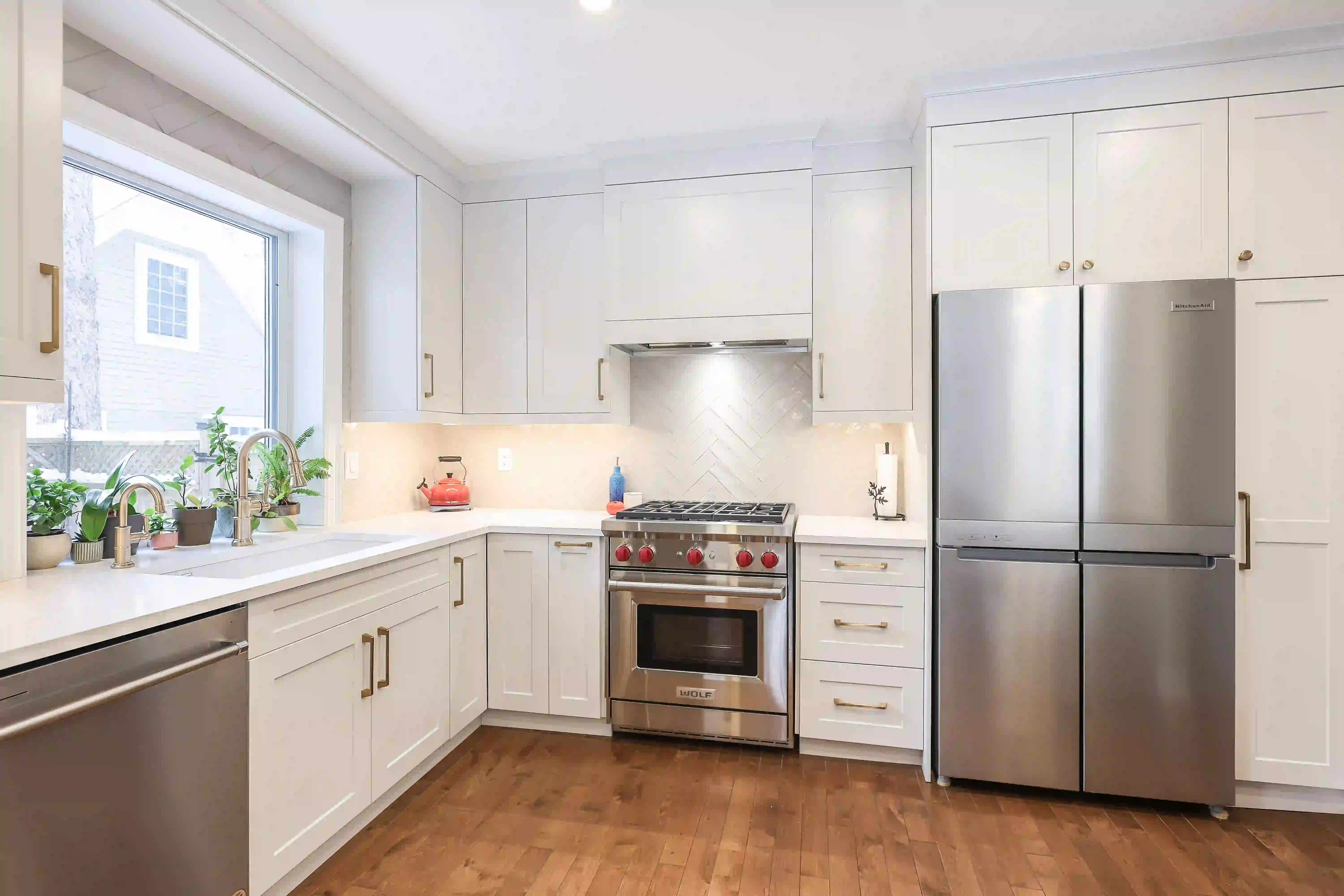 Kitchen range and farmhouse sink