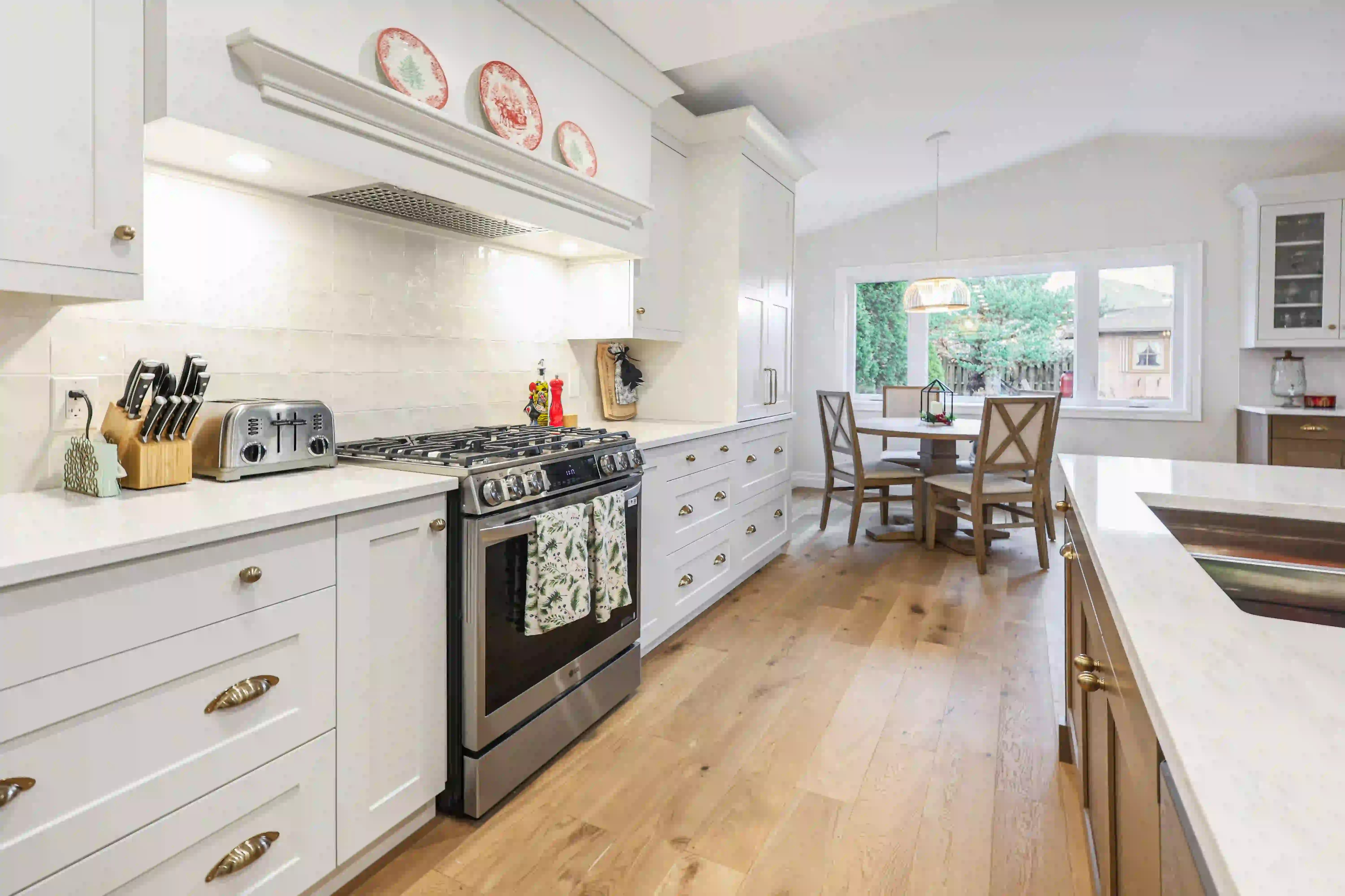 Kitchen range and breakfast nook