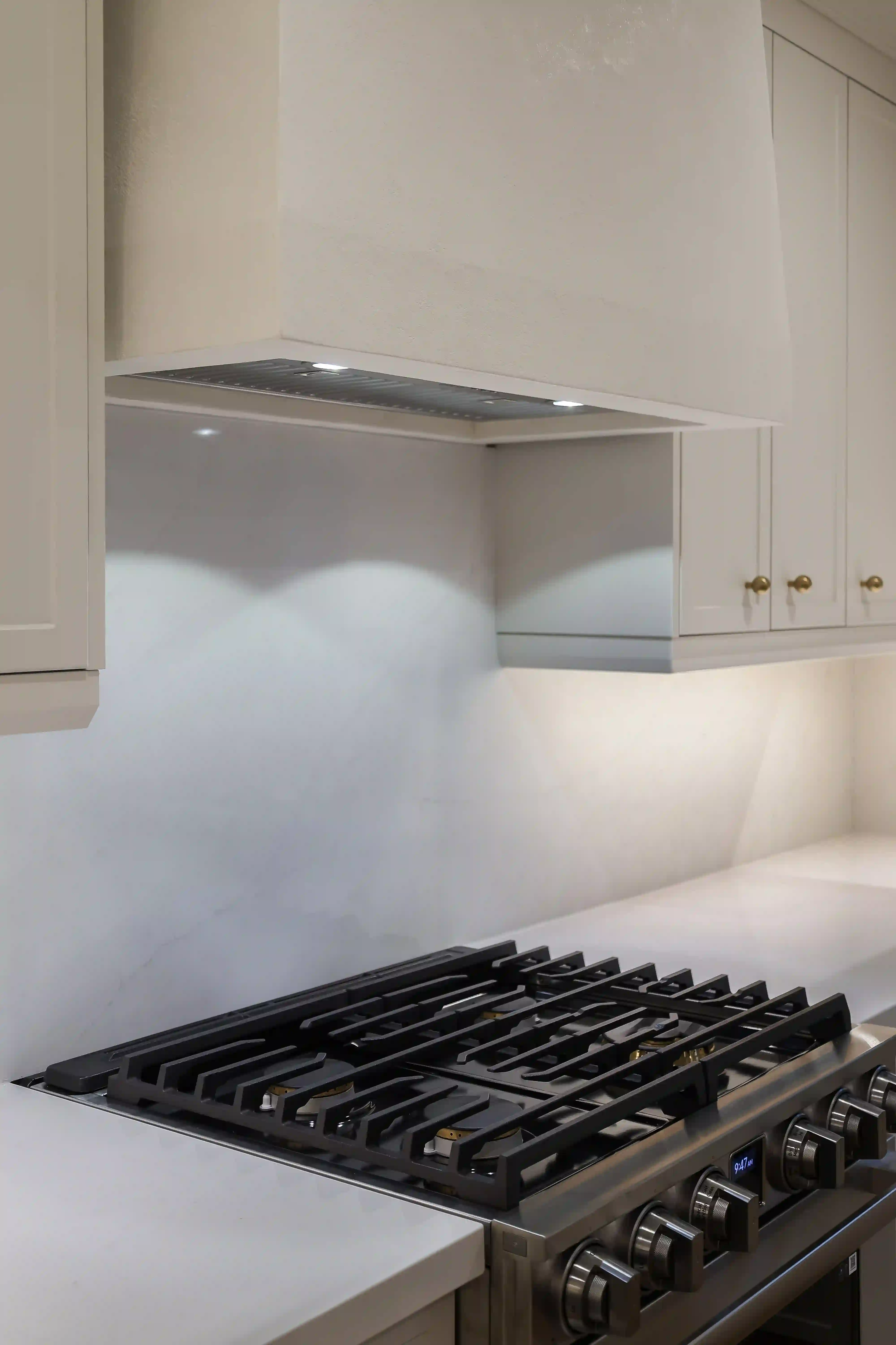Range hood and cooktop detail