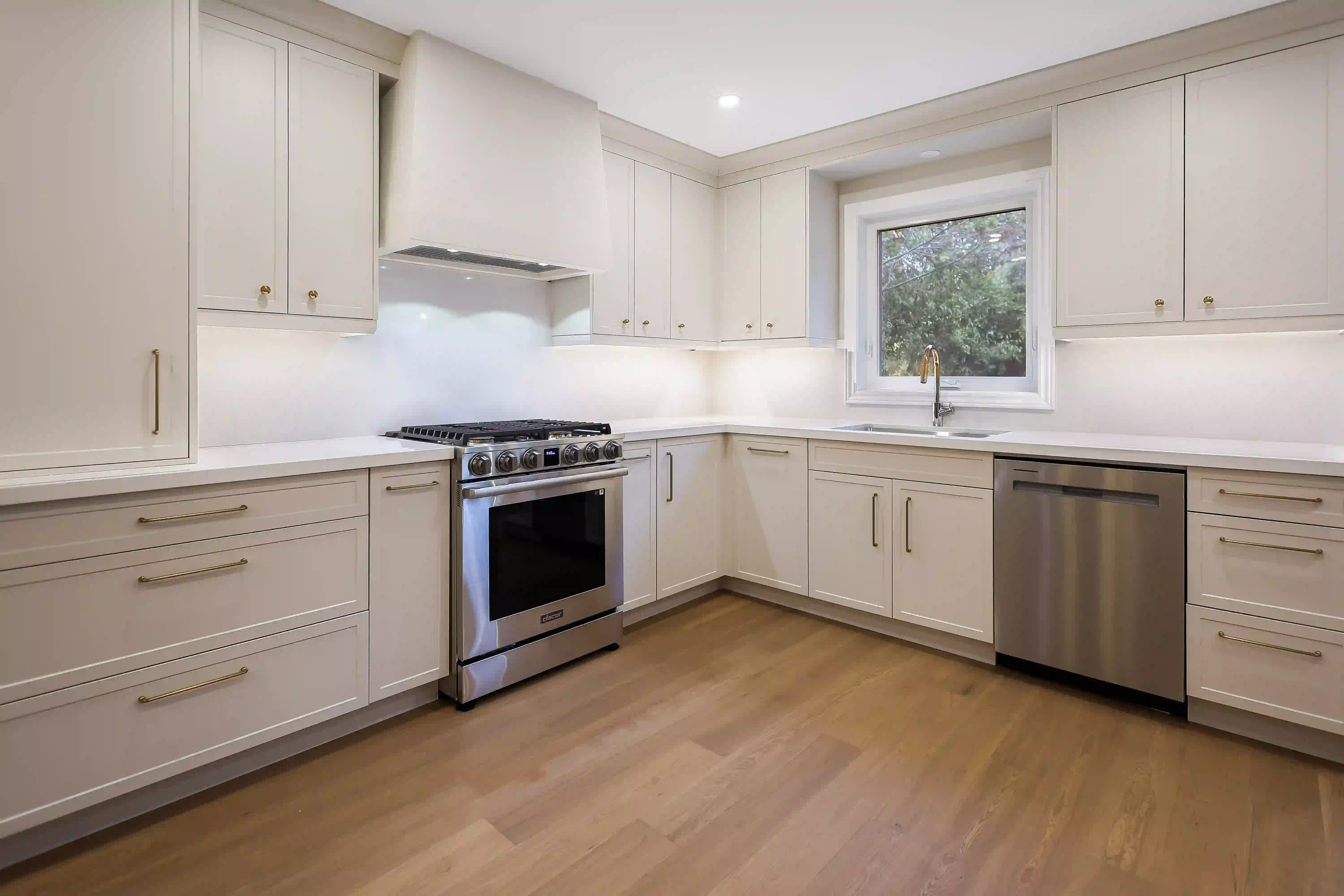 Kitchen range, sink and dishwasher wall
