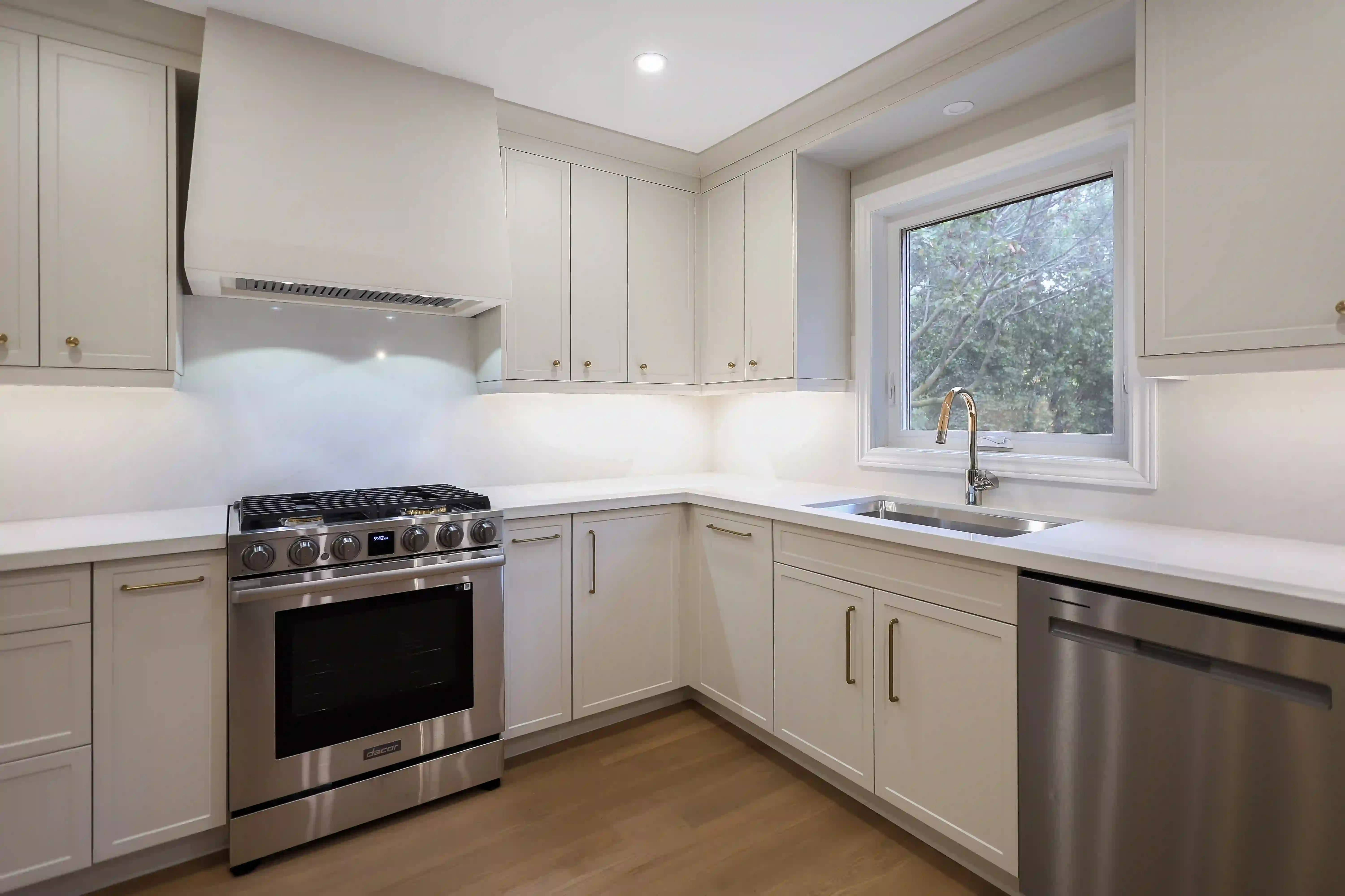 Kitchen range and sink wall