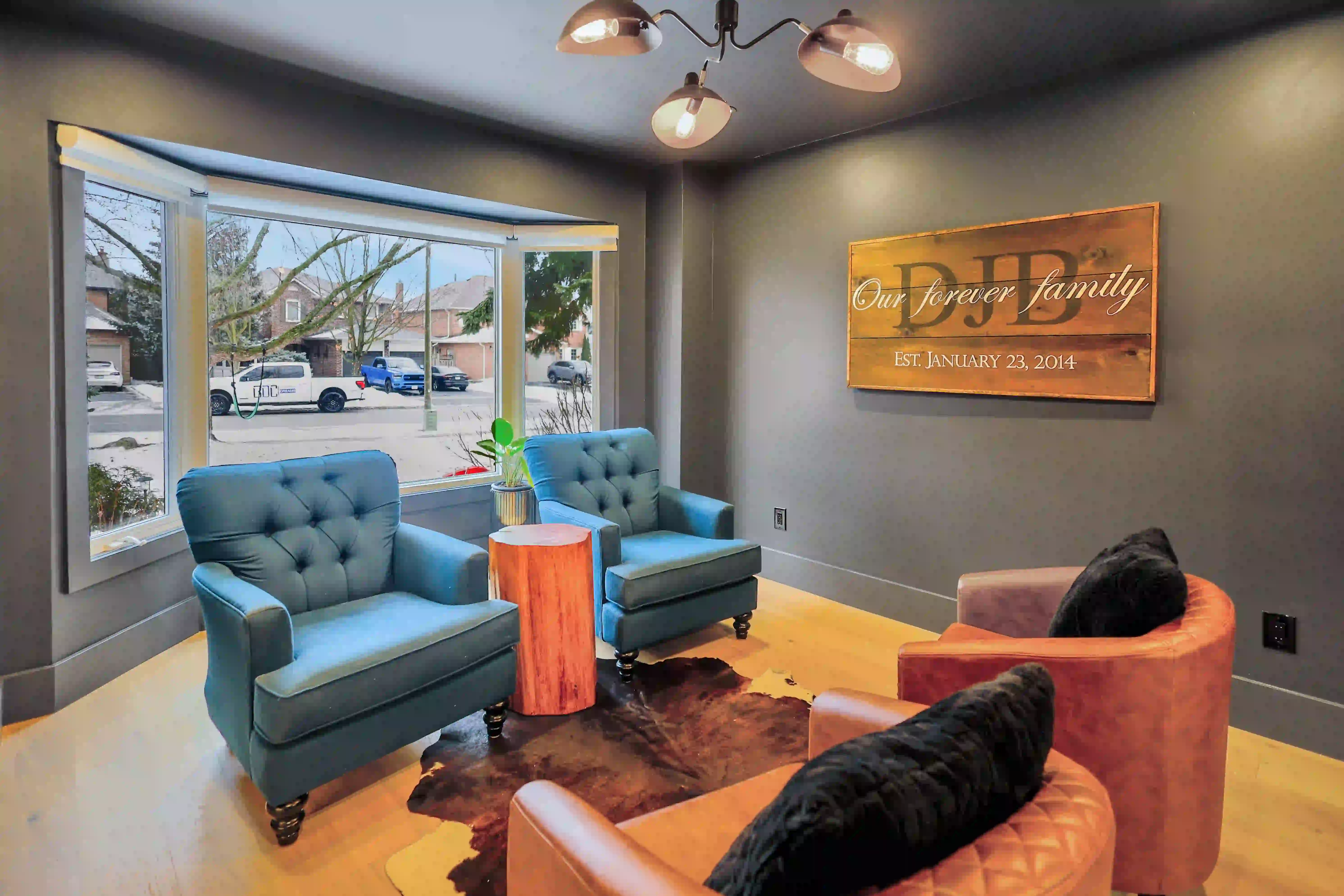 Sitting room with blue chairs