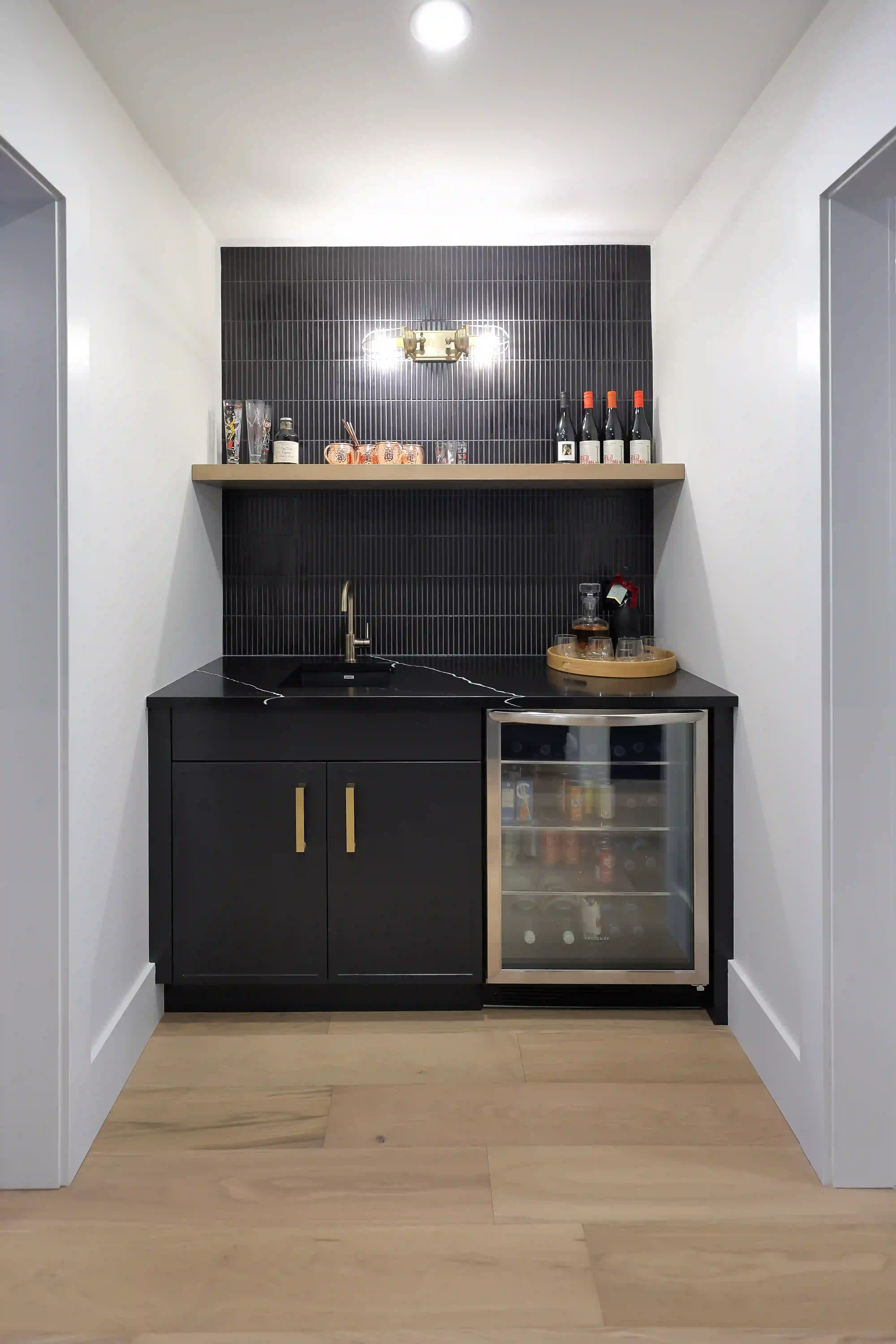 Wet bar niche with beverage fridge