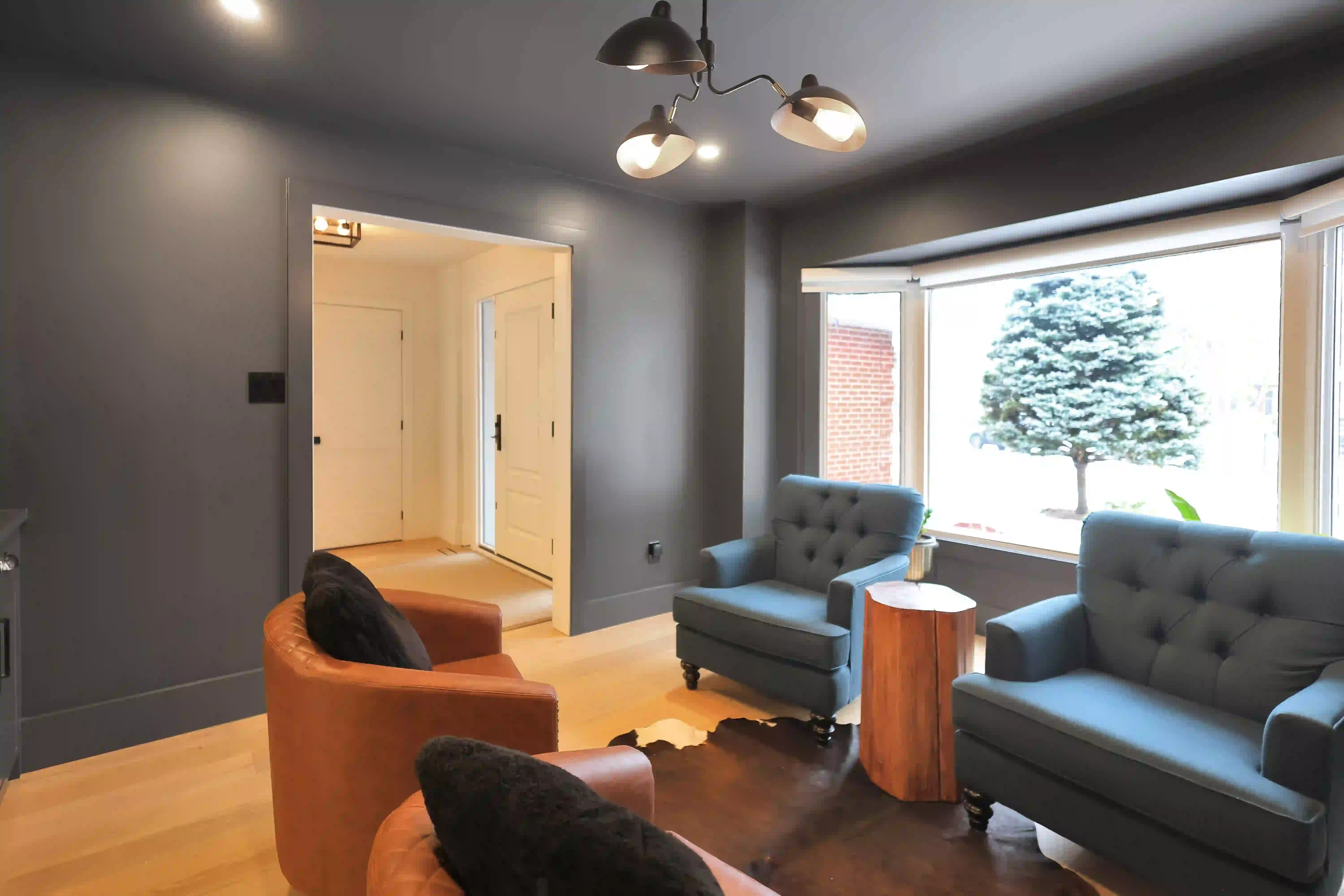 Sitting room with front window