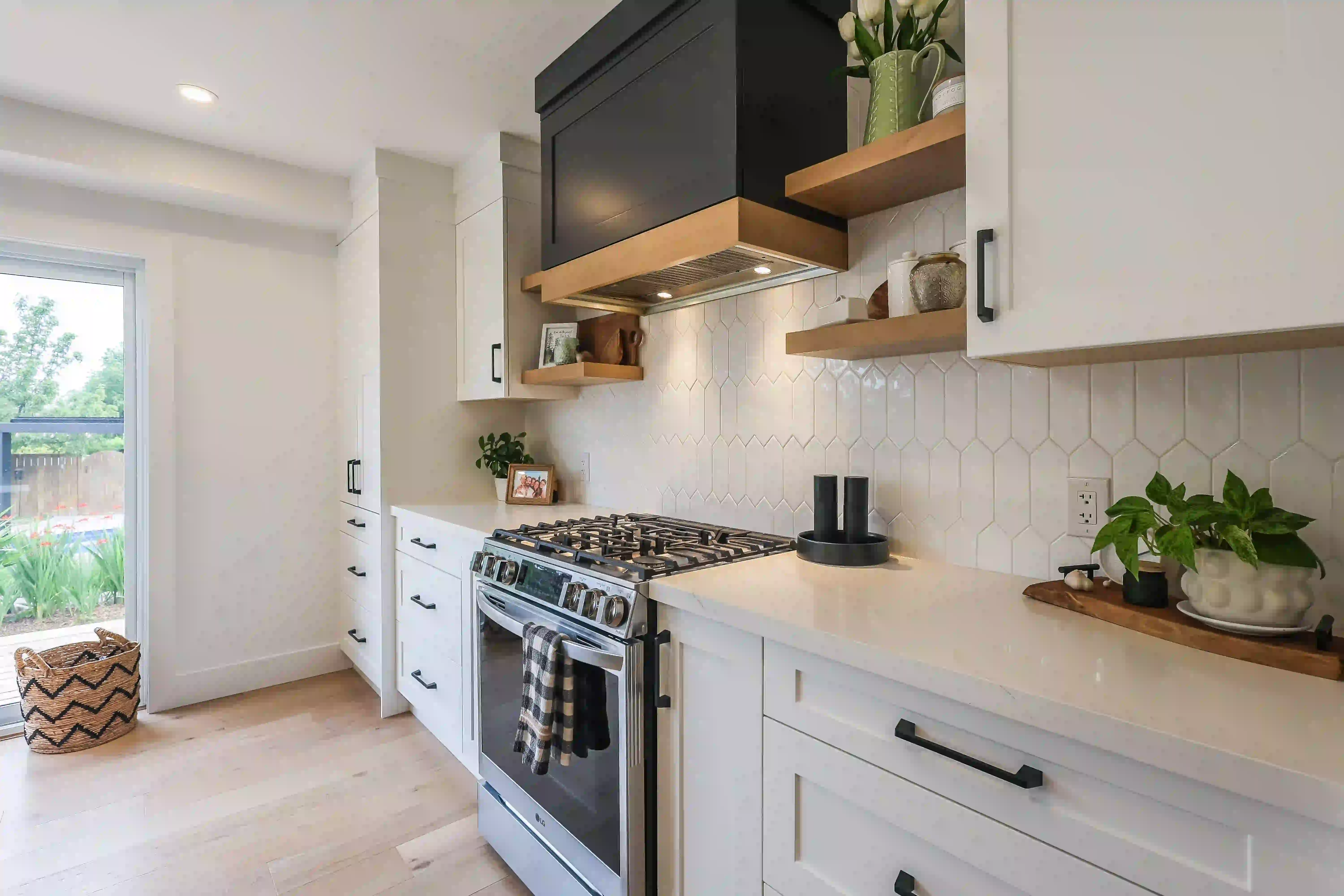 Range wall and open shelving