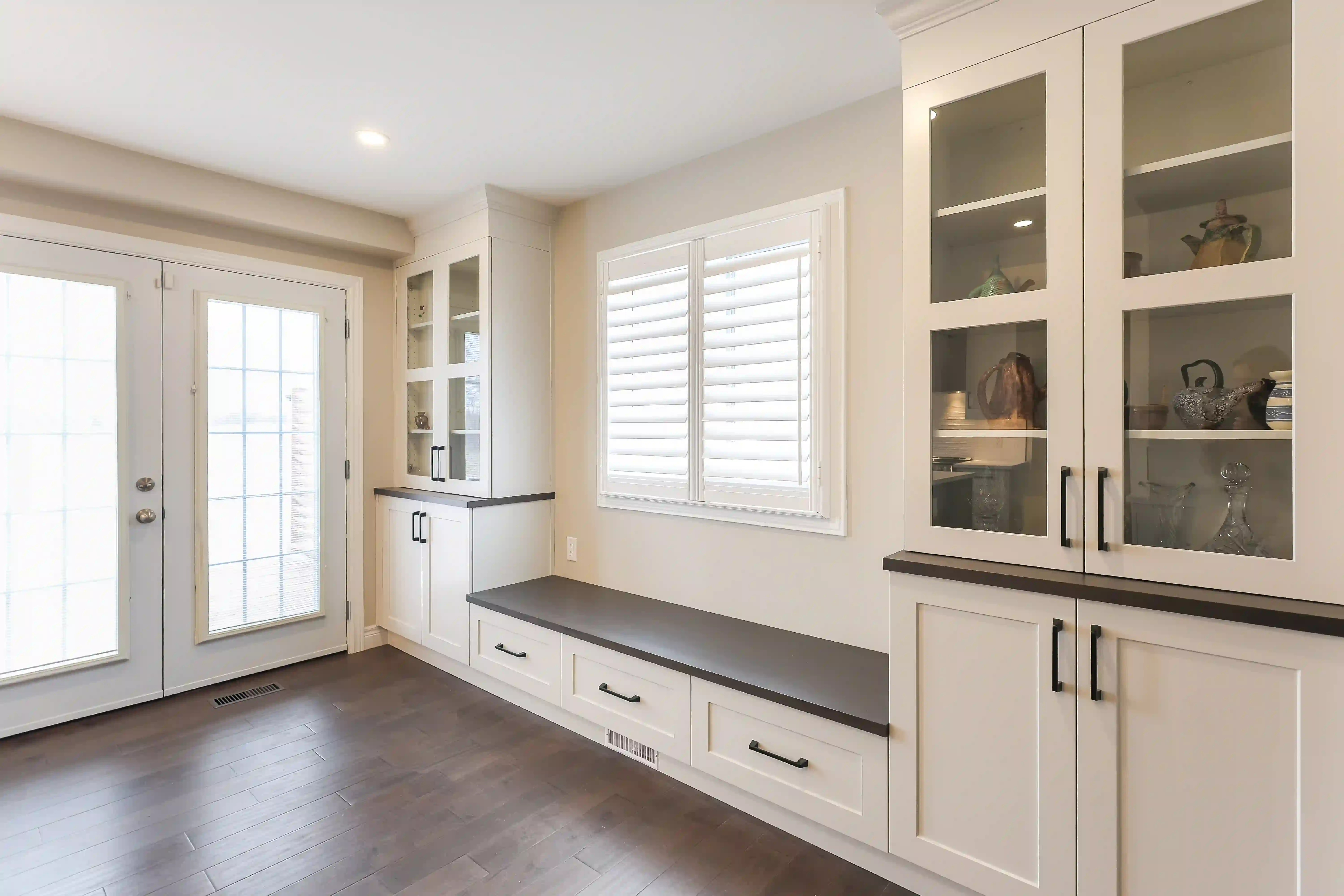Built-in bench and display cabinets