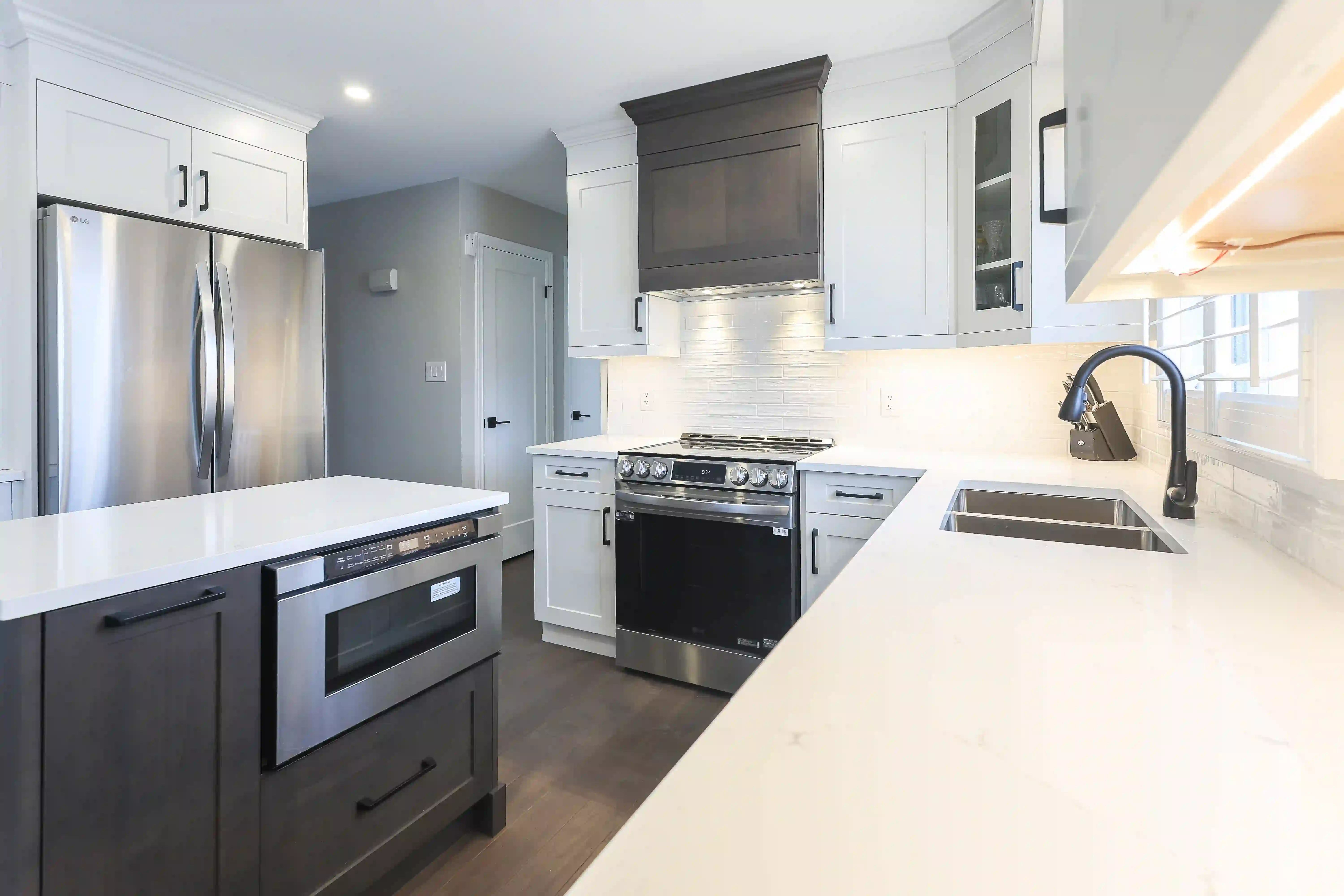 Kitchen island, sink and range detail