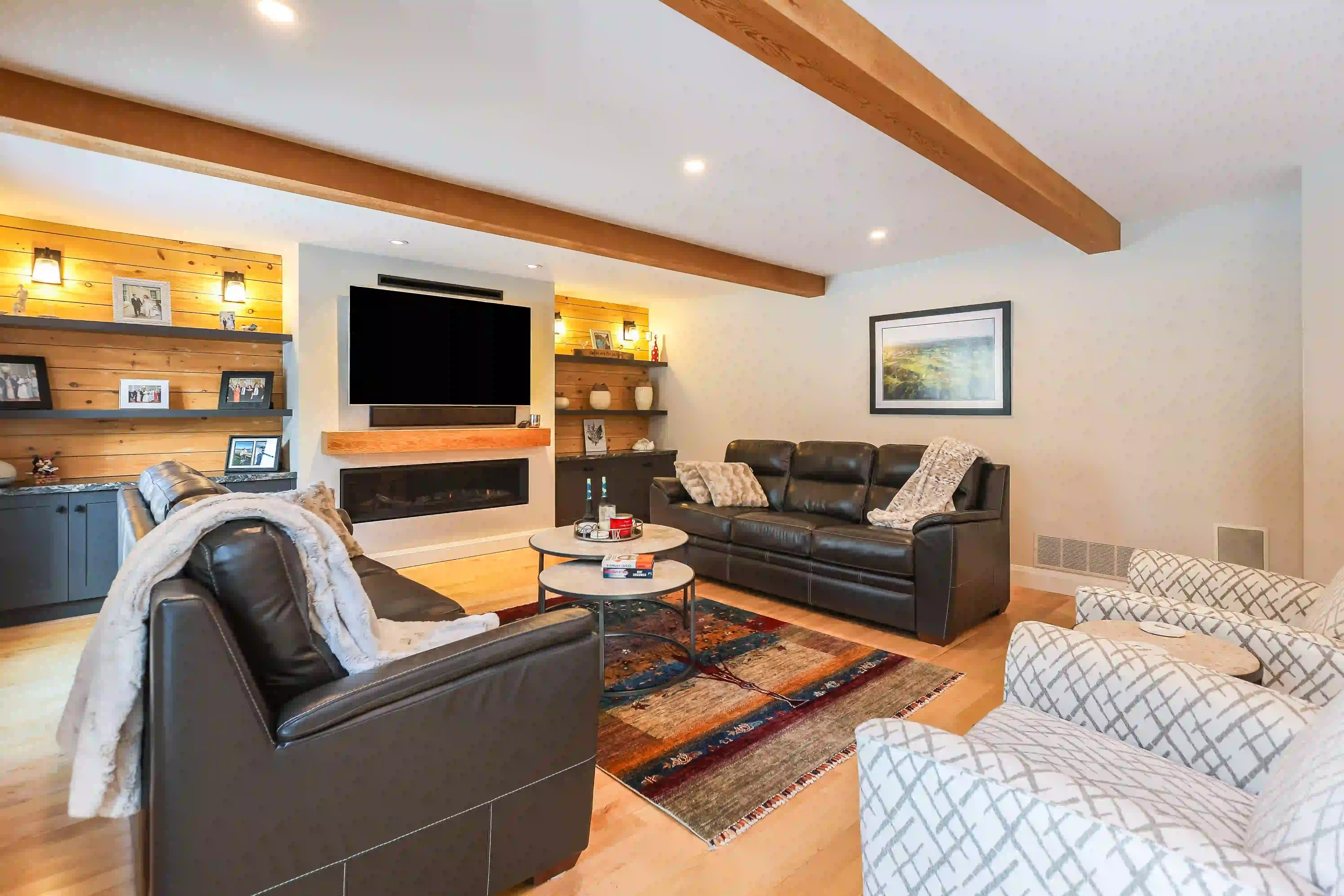 Deervalley living room with wood beams and built-ins