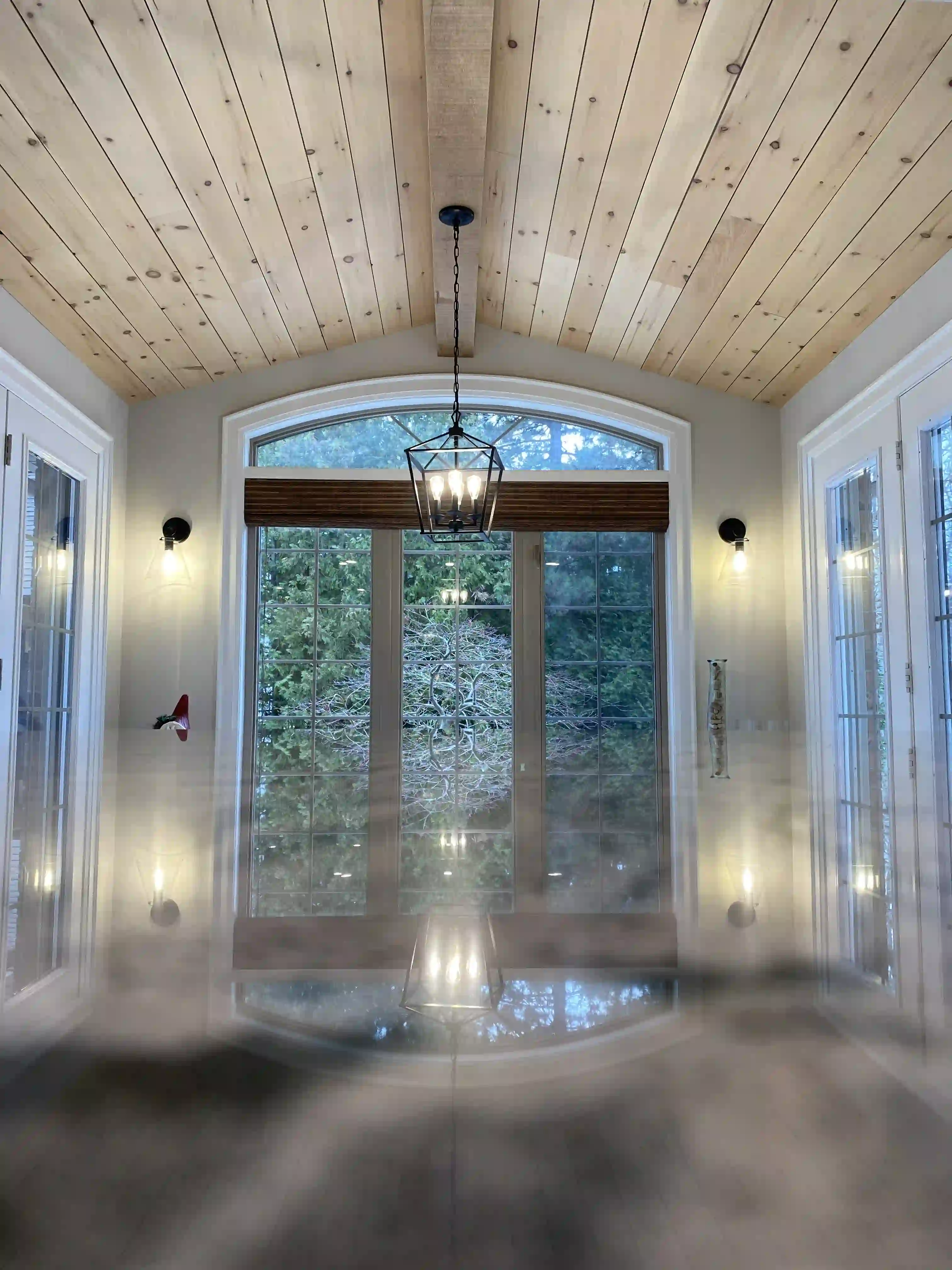 Dining room with arched window