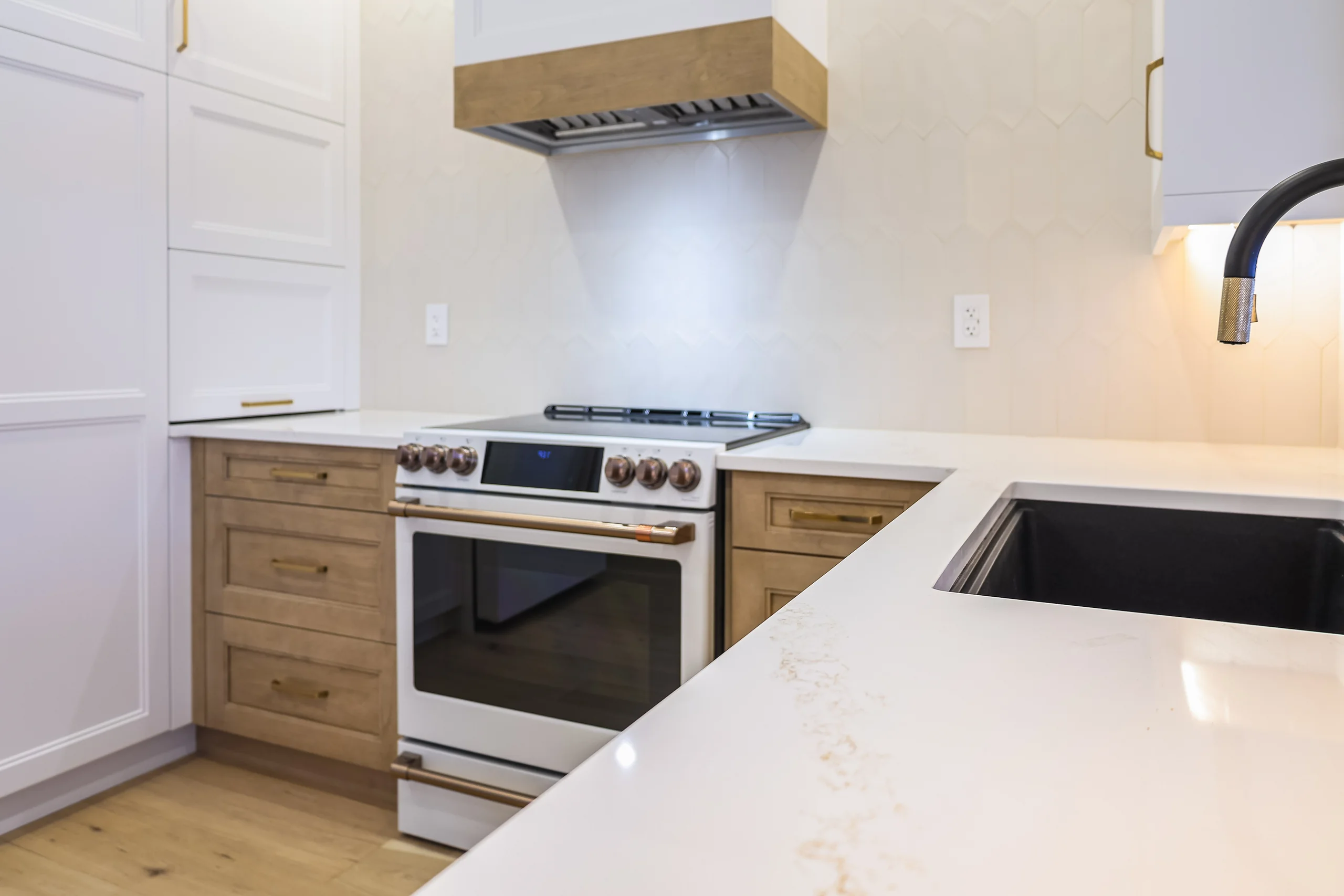 Kitchen counter and range