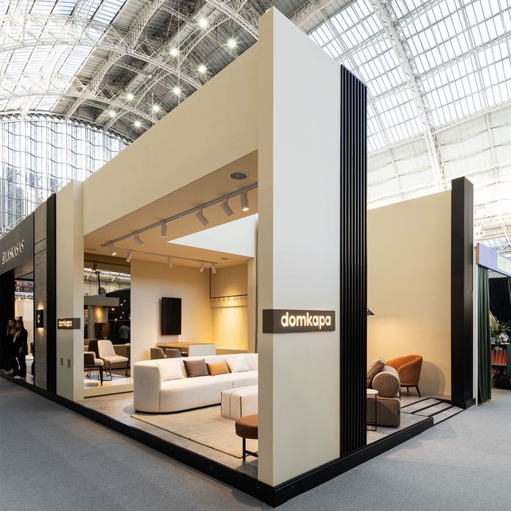 Stand showroom per un'azienda di arredamento