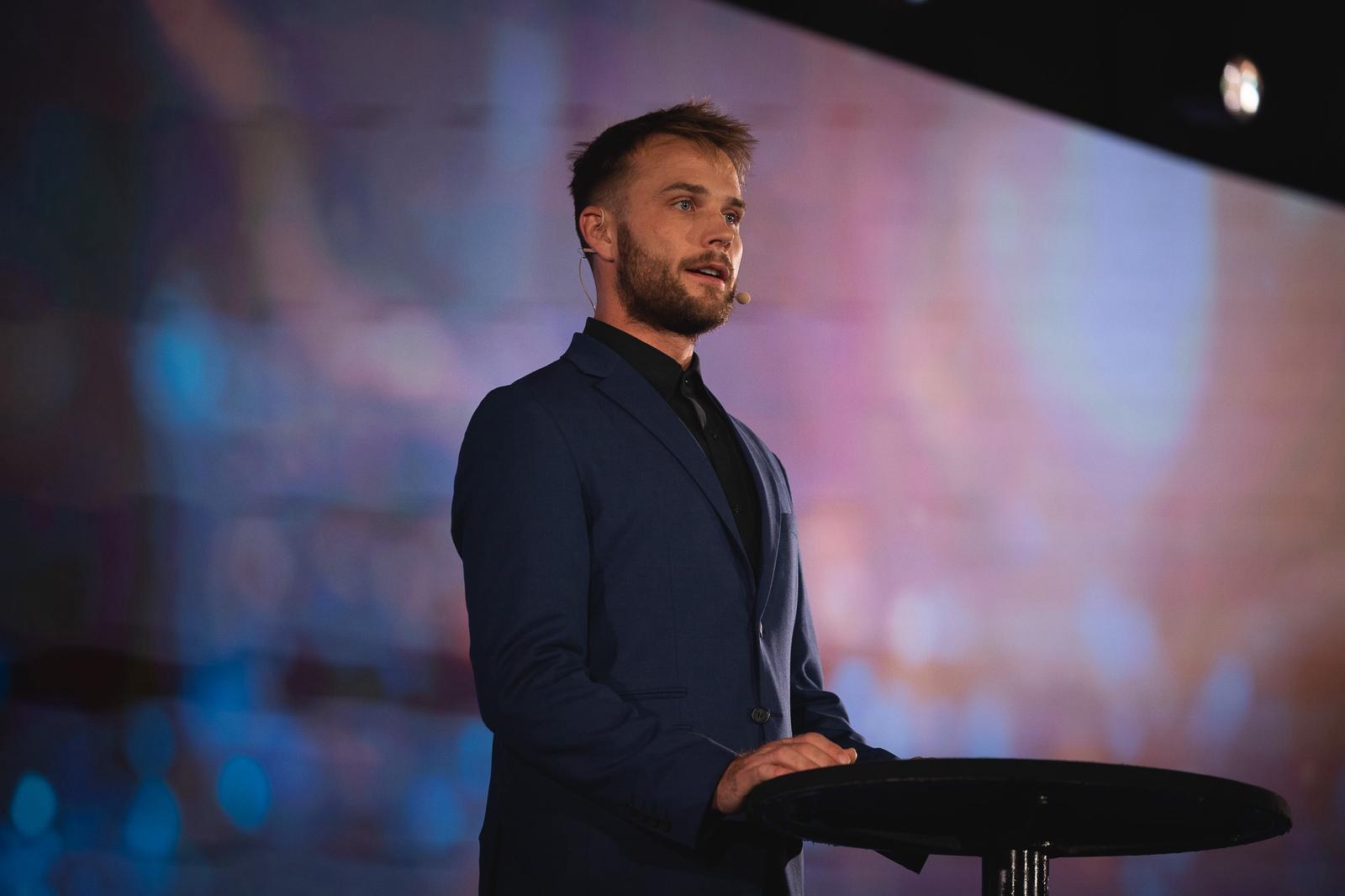 Oliver Valentin on stage