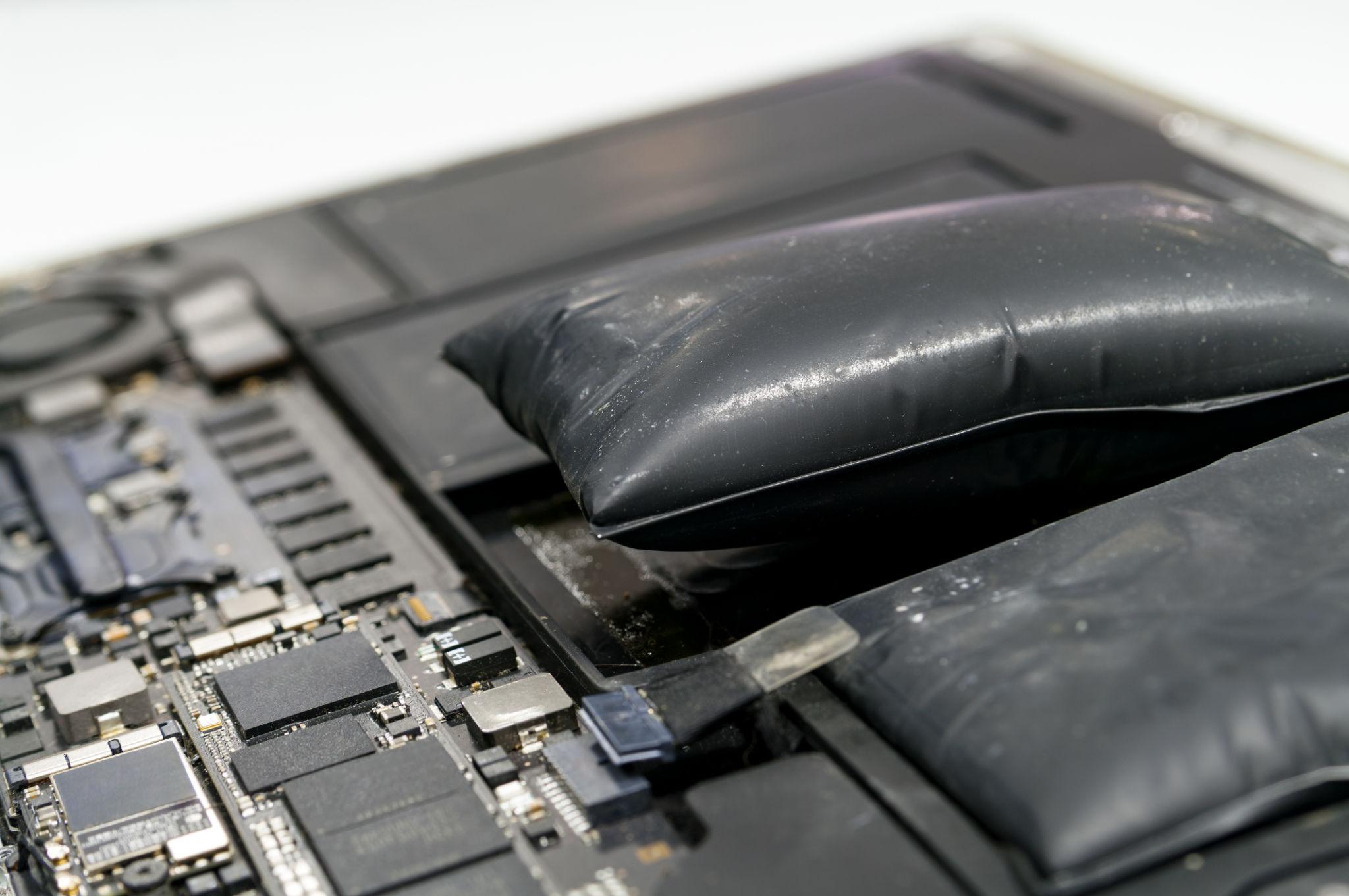 "MacBook repair issues Lagos: swollen battery, damaged screen, faulty keyboard