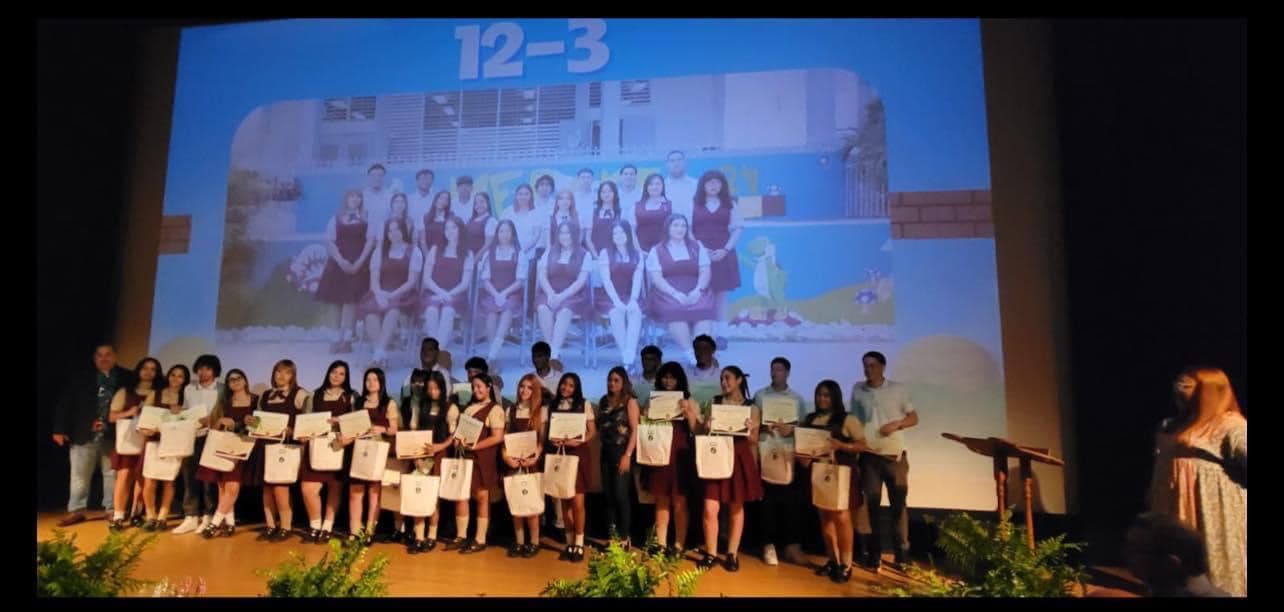 Día de Logros y Graduaciones en el Teatro