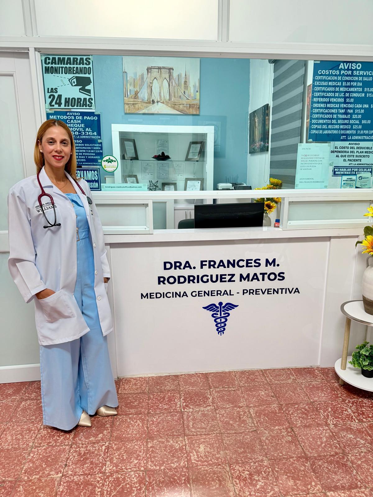 La Dra. Rodríguez Matos en la recepción de la Oficina Médica Williams