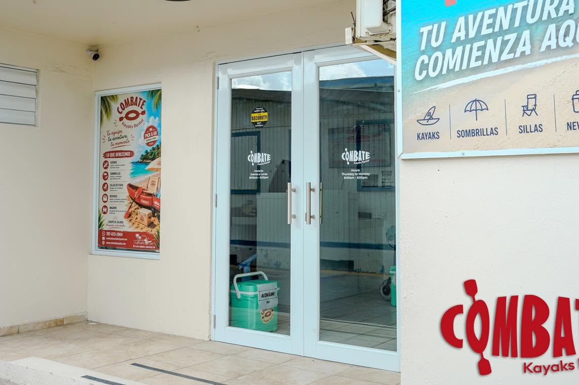 Oficina de Combate Kayaks Rental en El Combate, Cabo Rojo