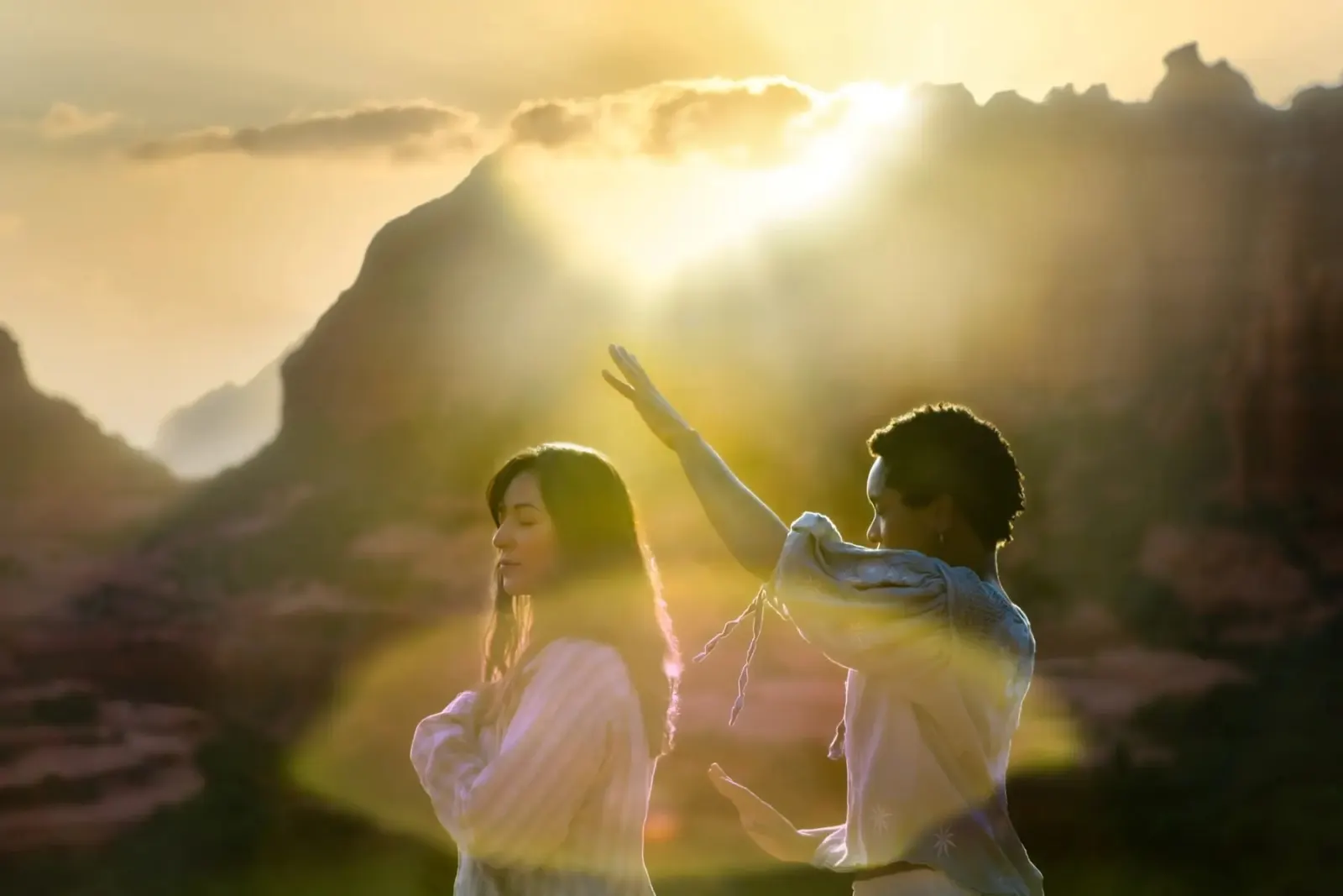 Yolessa Lawrinnce reading energy for a woman on the red rocks of Sedona at sunrise