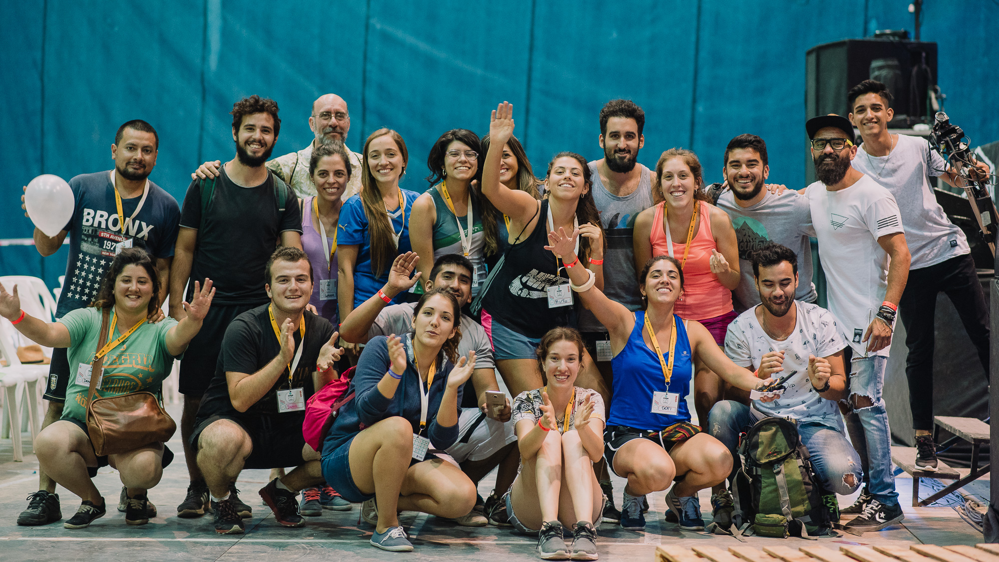 Jóvenes sirviendo 3
