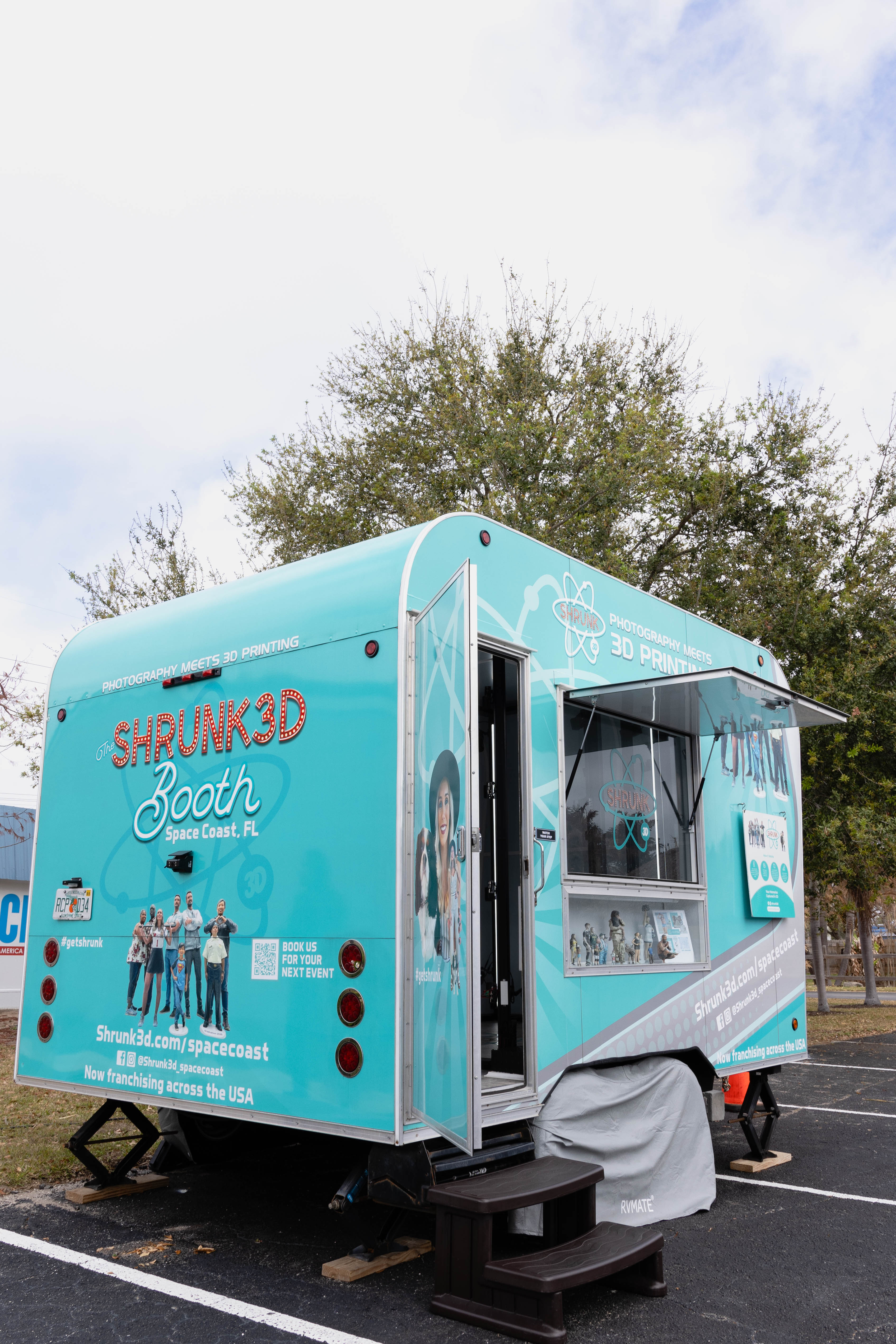 Shrunk 3D mobile studio exterior