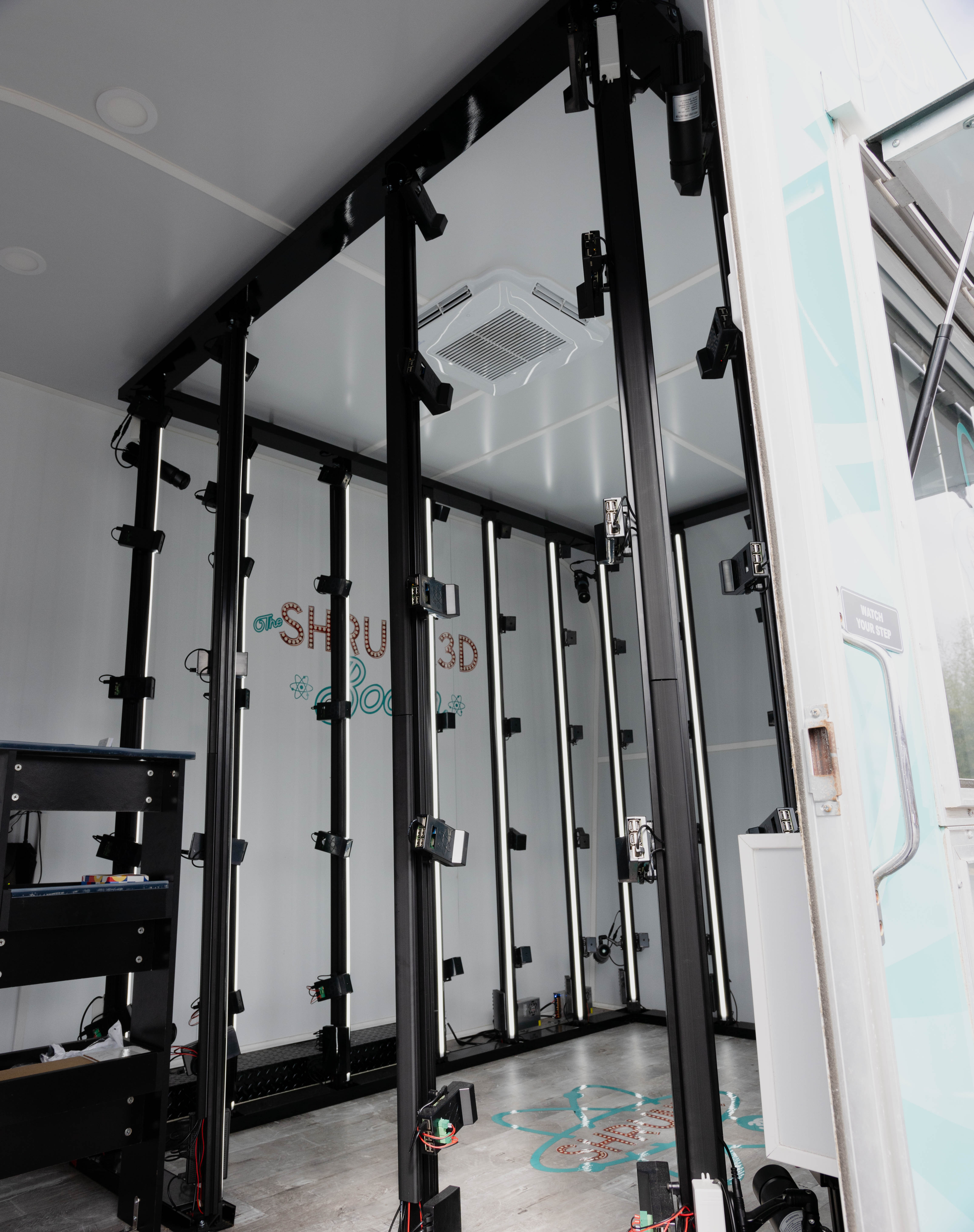 Shrunk 3D gift packaging